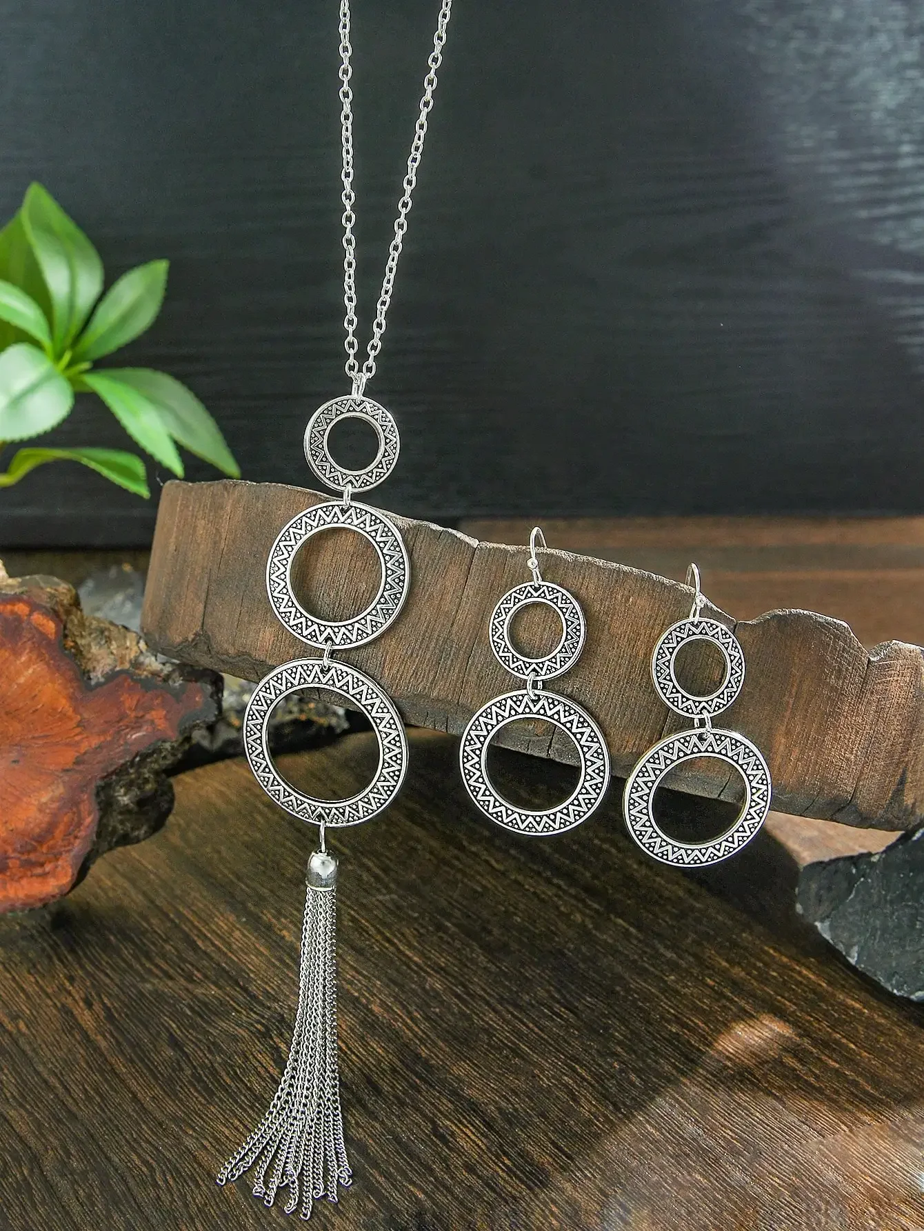 Silver Tone Circle Layered Tassel Pendant Necklace And Earring Set For Women
Silver Tone Circle Layered Tassel Pendant Necklace And Earring Set For Women