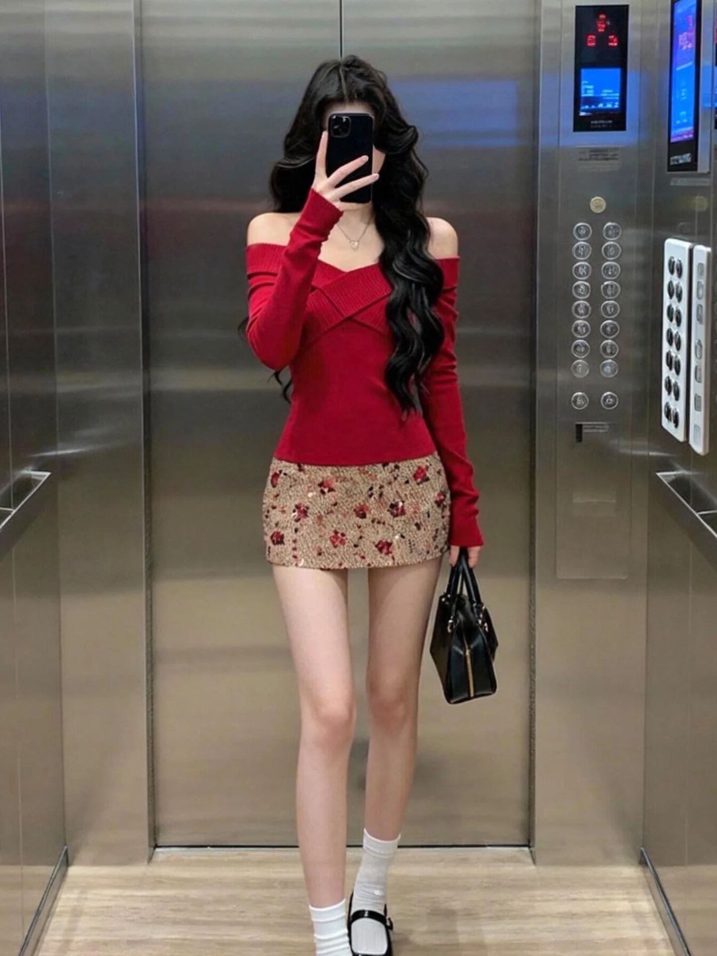 Elegant Knitted Two-Piece Set Women's Shoulder Baring Long Sleeve Top And Short Skirt Bodycon Design Autumn Fashion Outfit
Elegant Knitted Two-Piece Set Women's Shoulder Baring Long Sleeve Top And Short Skirt Bodycon Design Autumn Fashion Outfit