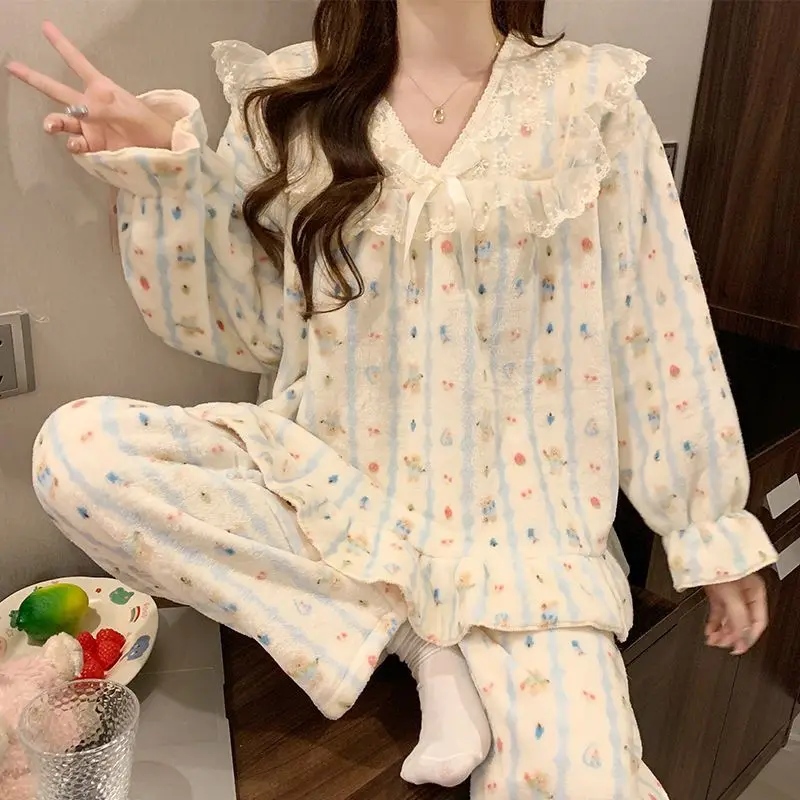 Winter Cartoon Coral Velvet Warm Women's Sleepwear with Velvet Loose Comfortable Home Clothes Set Cute and Sweet Girls' Pajamas
Winter Cartoon Coral Velvet Warm Women's Sleepwear with Velvet Loose Comfortable Home Clothes Set Cute and Sweet Girls' Pajamas