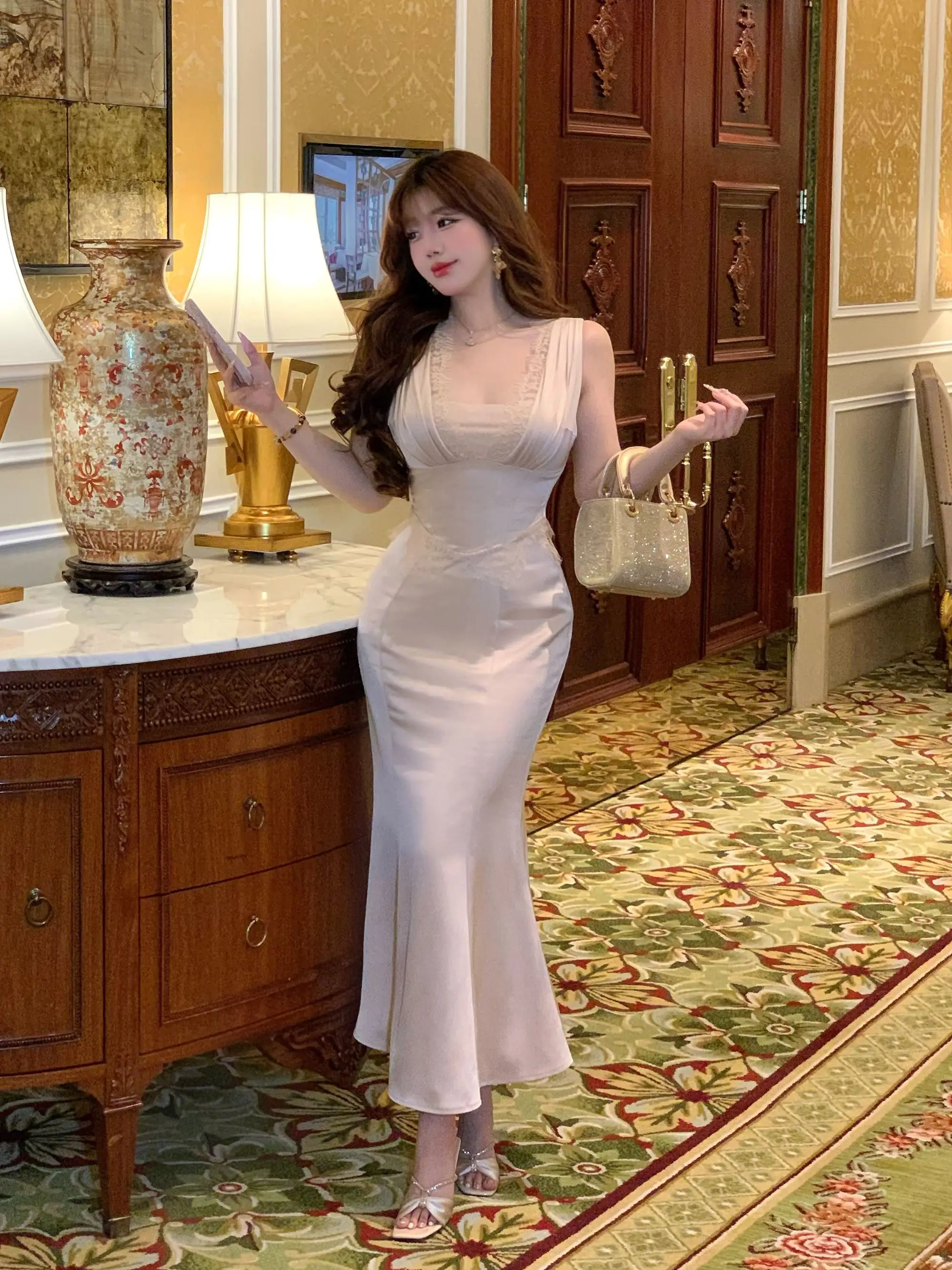 Женское модное платье миди с V-образным вырезом и эффектом утяжки, с завышенной талией, из полиэстеровой смеси, летнее, Pure Desire Sle
Женское модное платье миди с V-образным вырезом и эффектом утяжки, с завышенной талией, из полиэстеровой смеси, летнее, Pure Desire Sle