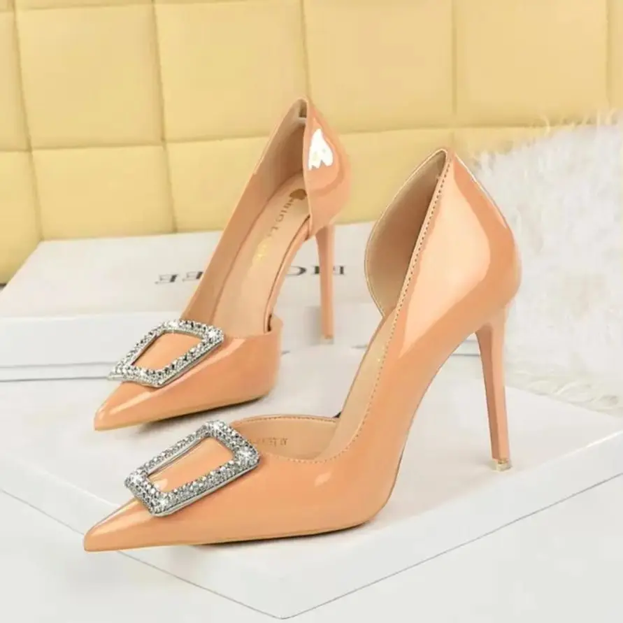 Дизайн обуви BIGTREE, женские туфли-лодочки, туфли из лакированной кожи, женские туфли на высоком каблуке с металлической пряжкой и кристаллами, модные банкетные туфли, туфли-лодочки на шпильке
Дизайн обуви BIGTREE, женские туфли-лодочки, туфли из лакированной кожи, женские туфли на высоком каблуке с металлической пряжкой и кристаллами, модные банкетные туфли, туфли-лодочки на шпильке