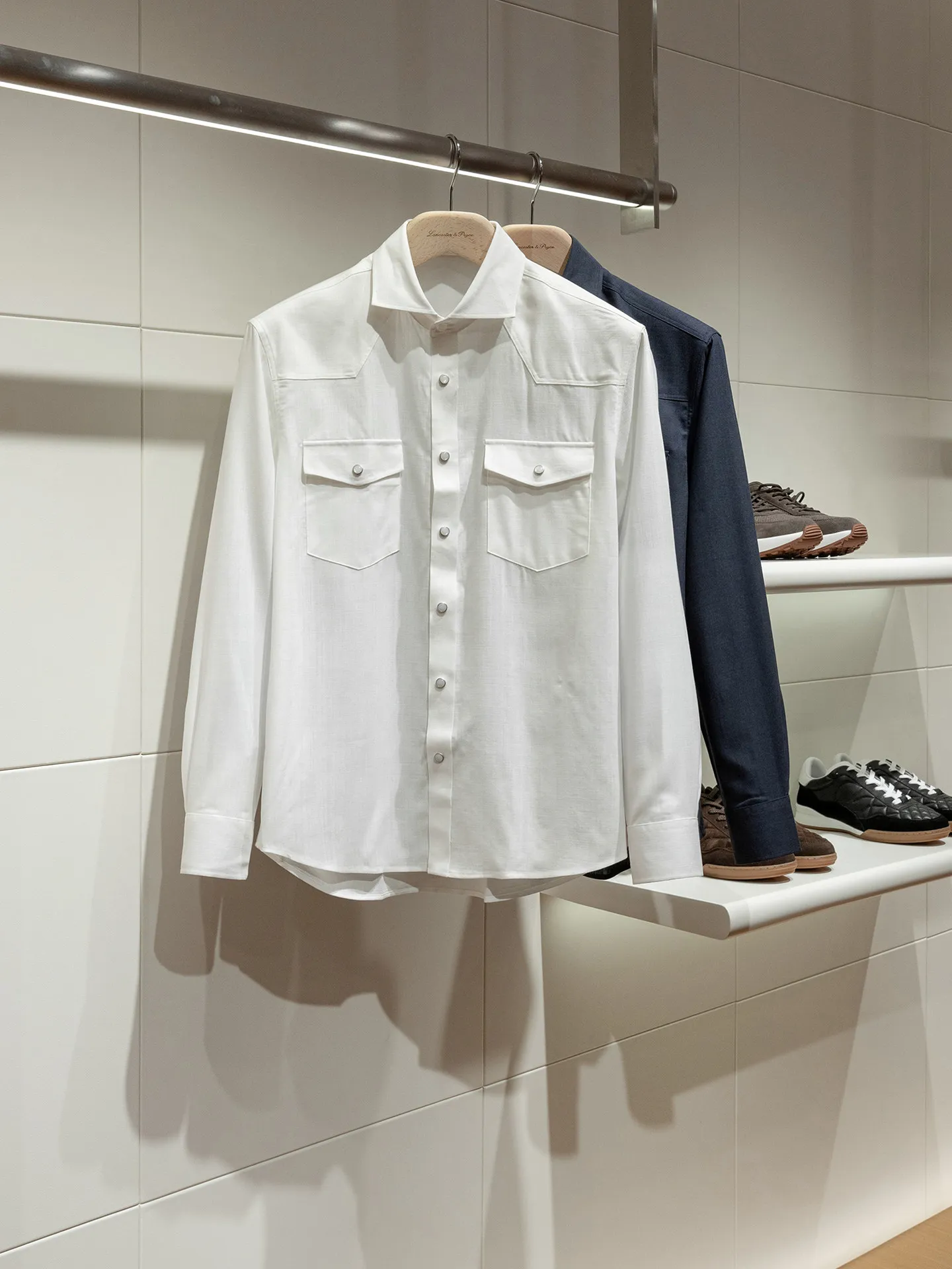 High-end fashion double pocket 100% cool breathable comfortable long-sleeved shirt
High-end fashion double pocket 100% cool breathable comfortable long-sleeved shirt