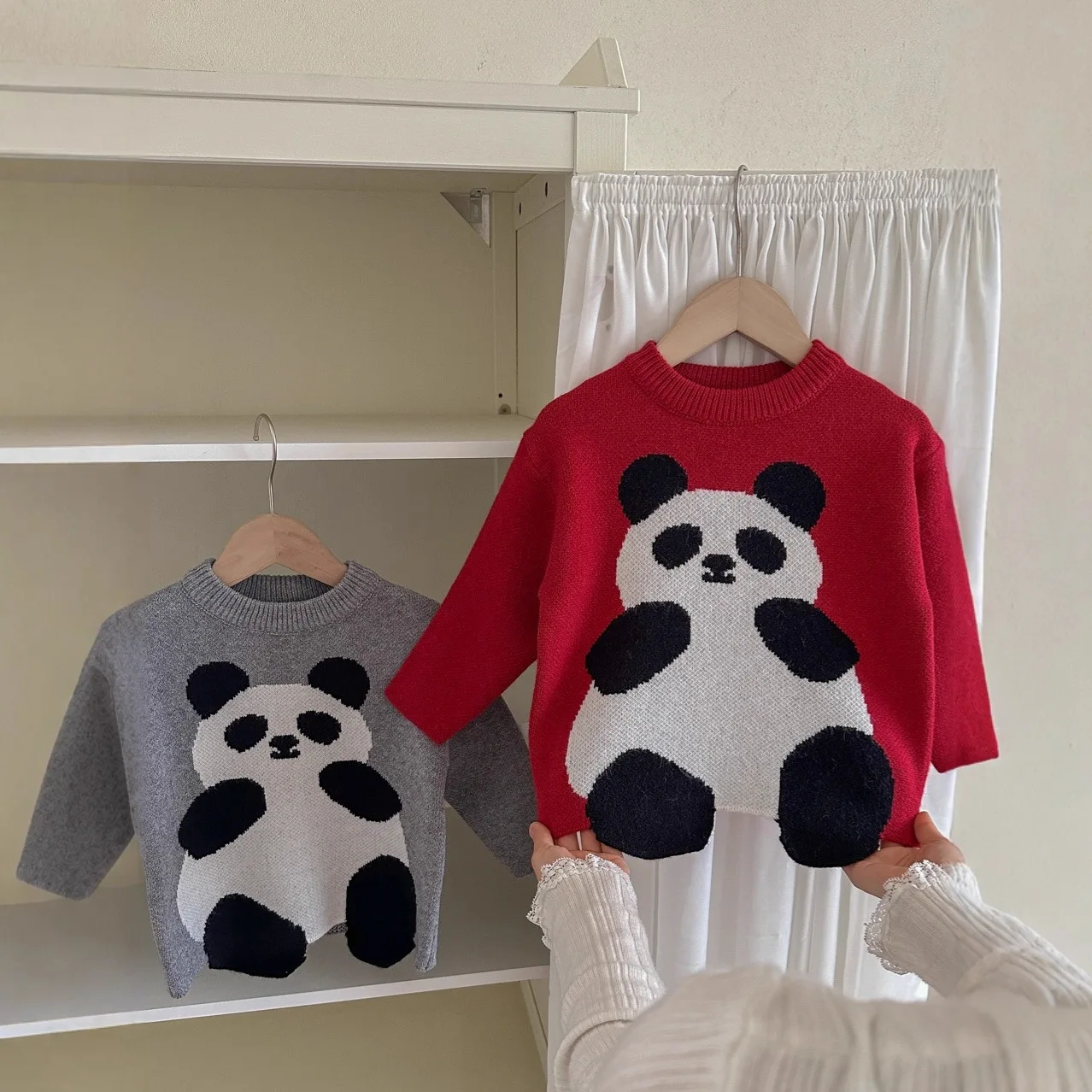 2025 Fall Kids Sweater Panda Print Round Neck Knit Top Soft Cotton Casual Pullover Unisex Boys Girls Cute
2025 Fall Kids Sweater Panda Print Round Neck Knit Top Soft Cotton Casual Pullover Unisex Boys Girls Cute