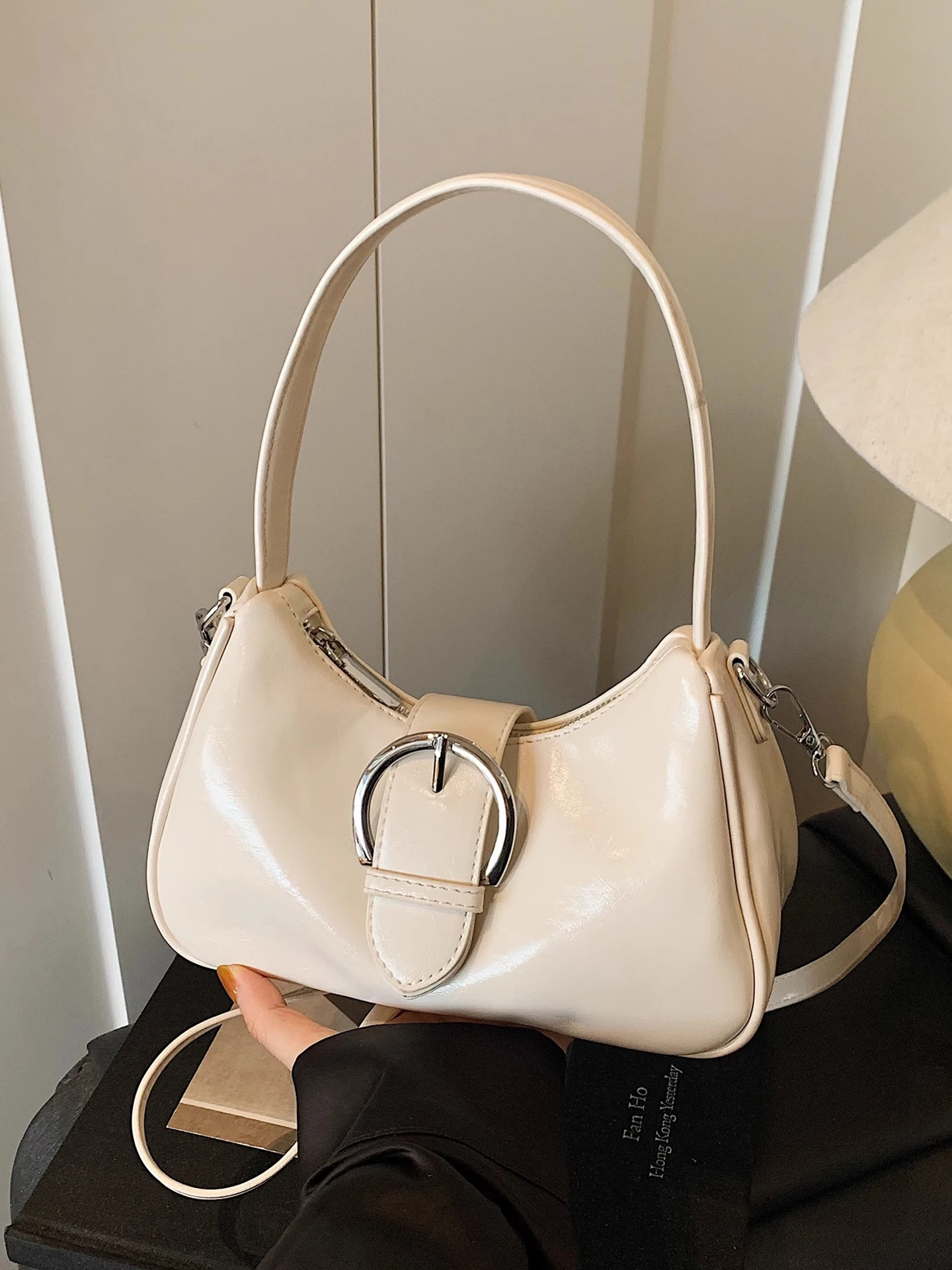 Trend Solid Color Women's Handbags High End Fashion Belt Buckle Design Shoulder Bag Daily Commuting Casual Messenger Bag
Trend Solid Color Women's Handbags High End Fashion Belt Buckle Design Shoulder Bag Daily Commuting Casual Messenger Bag