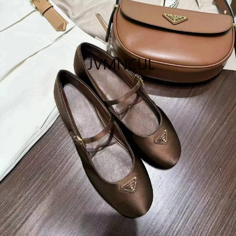 Женские балетки Мэри Джейн из натуральной кожи с треугольной пряжкой и треугольной пряжкой, версия из овчины на мягкой подошве
Женские балетки Мэри Джейн из натуральной кожи с треугольной пряжкой и треугольной пряжкой, версия из овчины на мягкой подошве