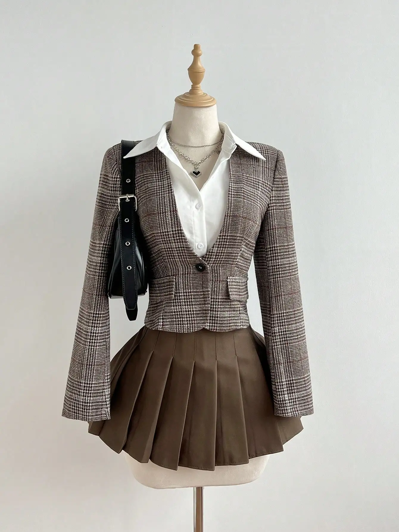 Women's Plaid Long Sleeve Blazer with Cinched Waist, Autumn Winter Style
Women's Plaid Long Sleeve Blazer with Cinched Waist, Autumn Winter Style