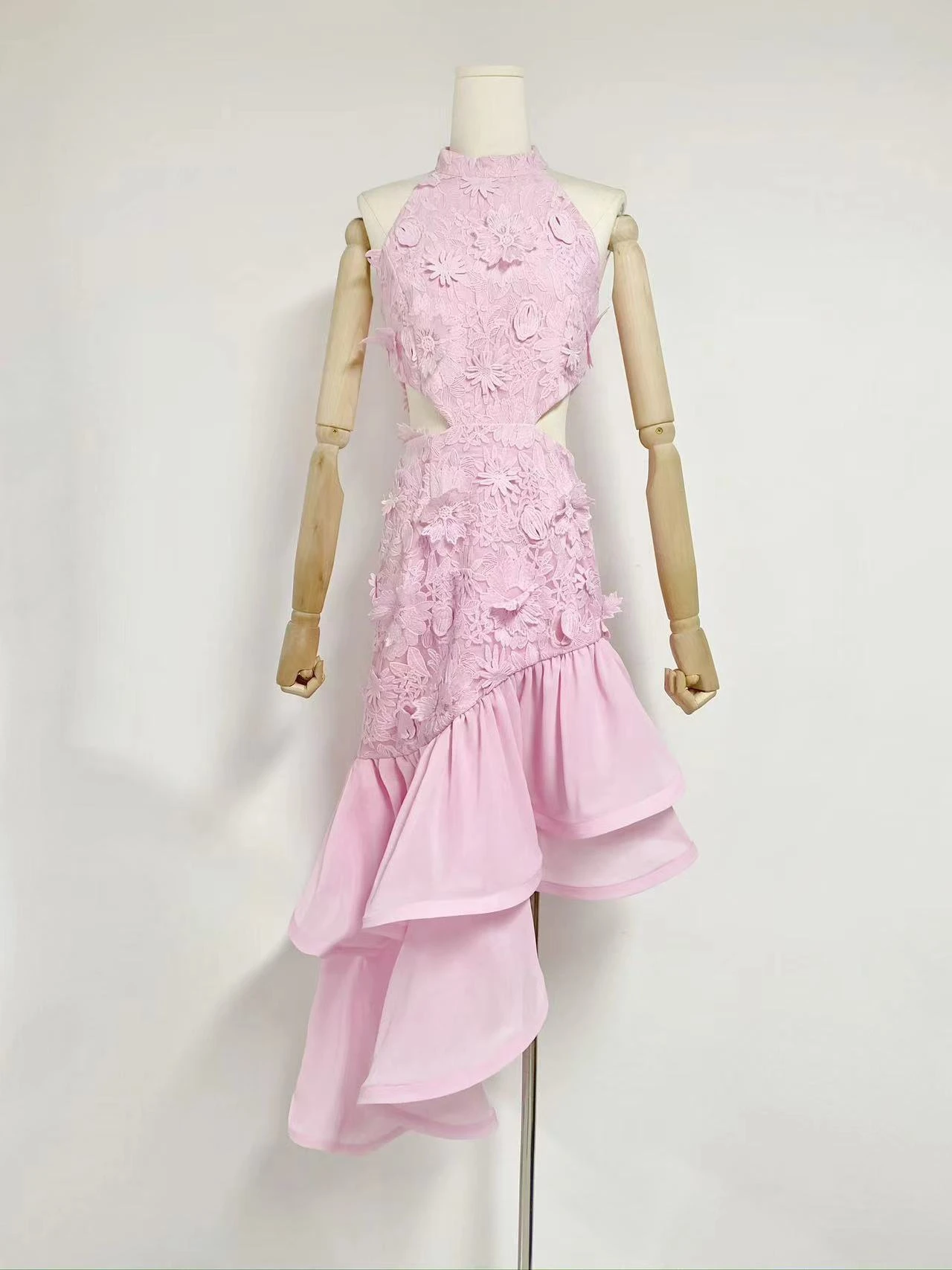 Летнее новое платье-миди с вырезами и бретельками для женщин, дизайнерское, с эффектом похудения
Летнее новое платье-миди с вырезами и бретельками для женщин, дизайнерское, с эффектом похудения