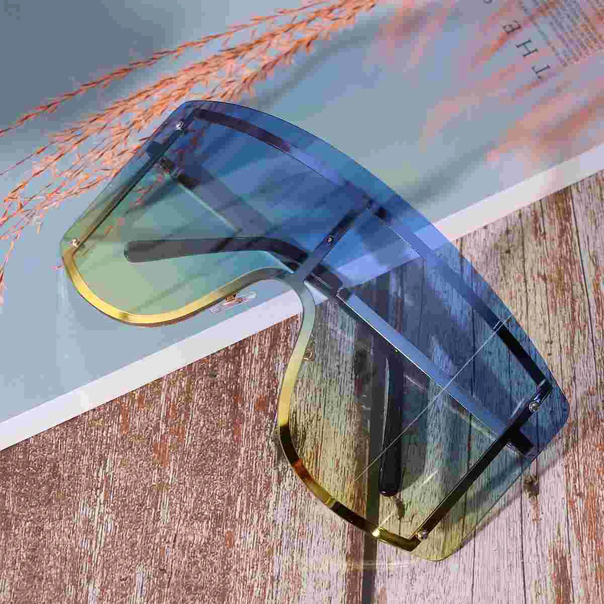 Sun Glasses Creative Beach Shades Eyeglasses Fashionable Sunglasses Man Outdoor Blue Clothes Decoration Miss
Sun Glasses Creative Beach Shades Eyeglasses Fashionable Sunglasses Man Outdoor Blue Clothes Decoration Miss