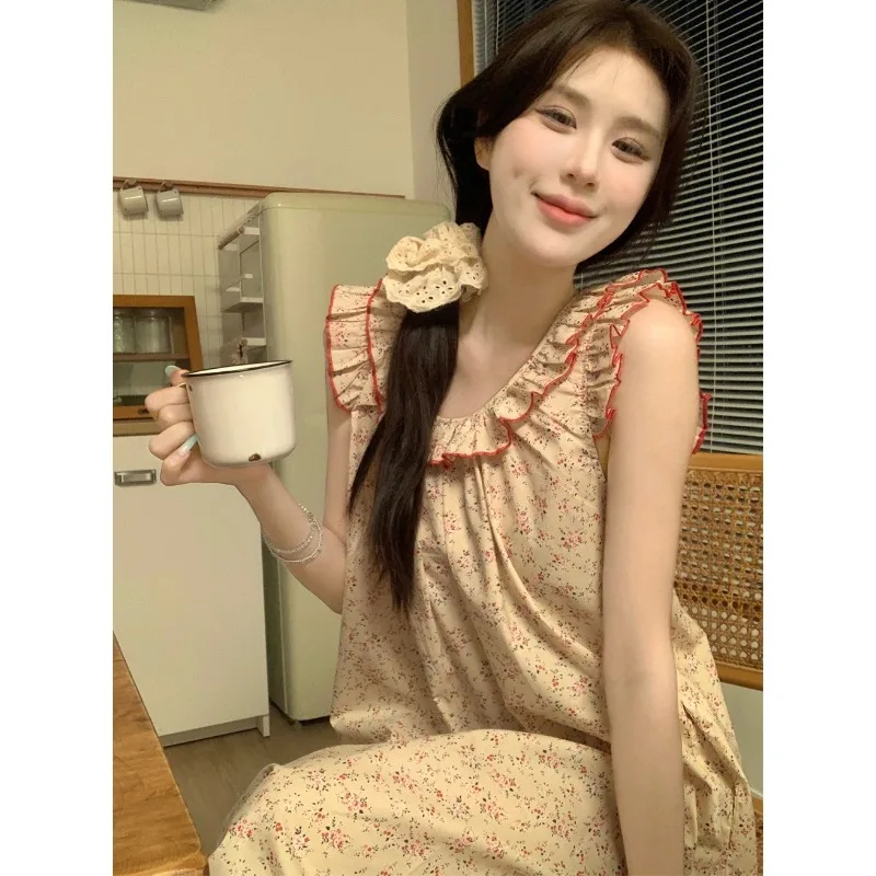 Korean Version of Retro Floral Pure Cotton Ruffle Edge Suspender Halter Pajamas Loungewear Pajamas Women's Summer New Models
Korean Version of Retro Floral Pure Cotton Ruffle Edge Suspender Halter Pajamas Loungewear Pajamas Women's Summer New Models