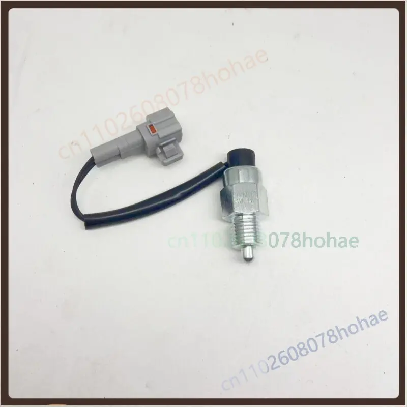Reverse Light Switch WK-117 For Omako CTS S1 S3 Truck For WLY Gearbox Reverse Gear Sensor Replacement Parts
Reverse Light Switch WK-117 For Omako CTS S1 S3 Truck For WLY Gearbox Reverse Gear Sensor Replacement Parts