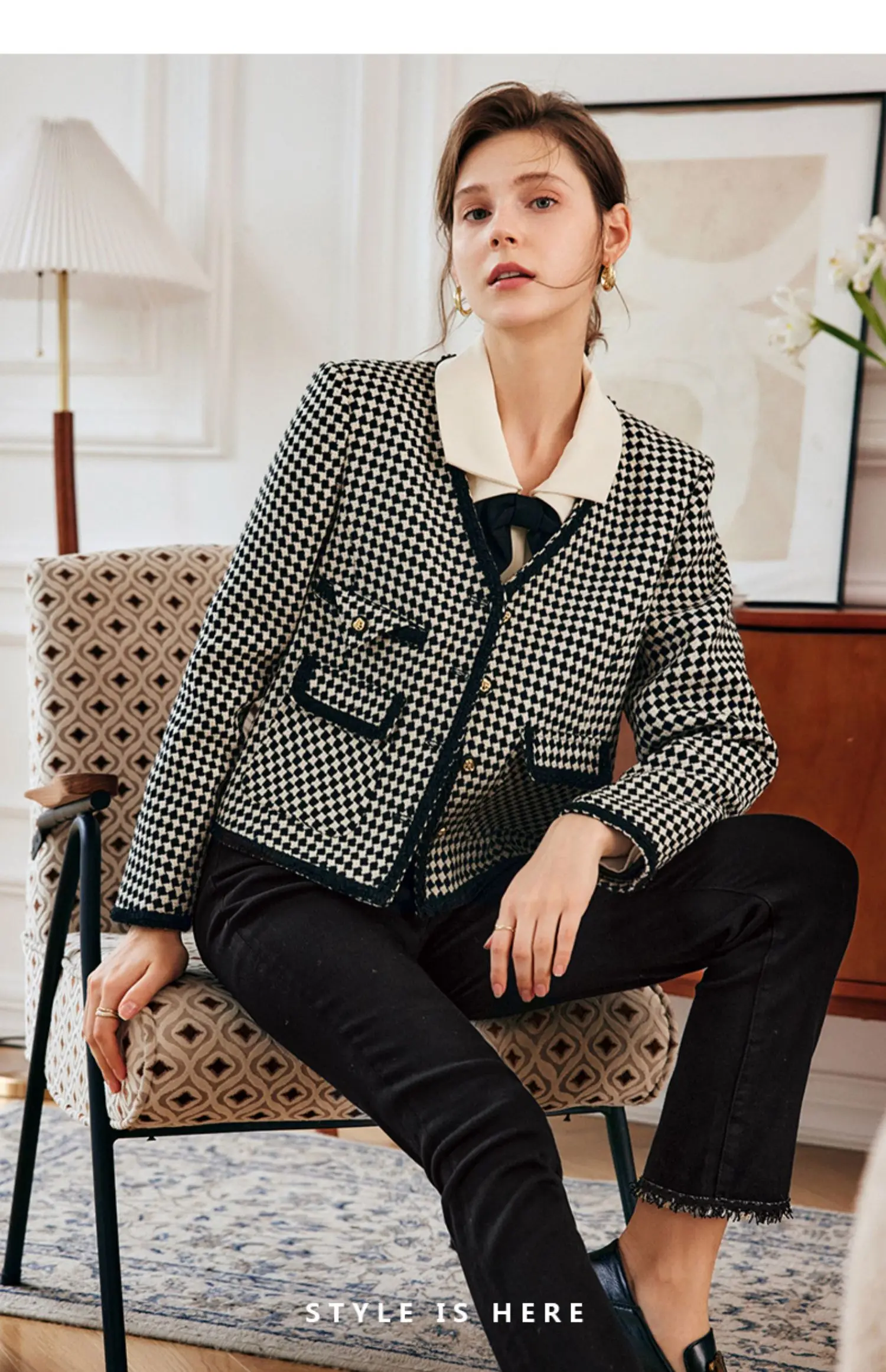 OLrain French Plaid Jackets Women's 2025 Autumn New Straight Tweed V Neck Coat Long Sleeve Pockets Elegant Female Top O22QW63333
OLrain French Plaid Jackets Women's 2025 Autumn New Straight Tweed V Neck Coat Long Sleeve Pockets Elegant Female Top O22QW63333