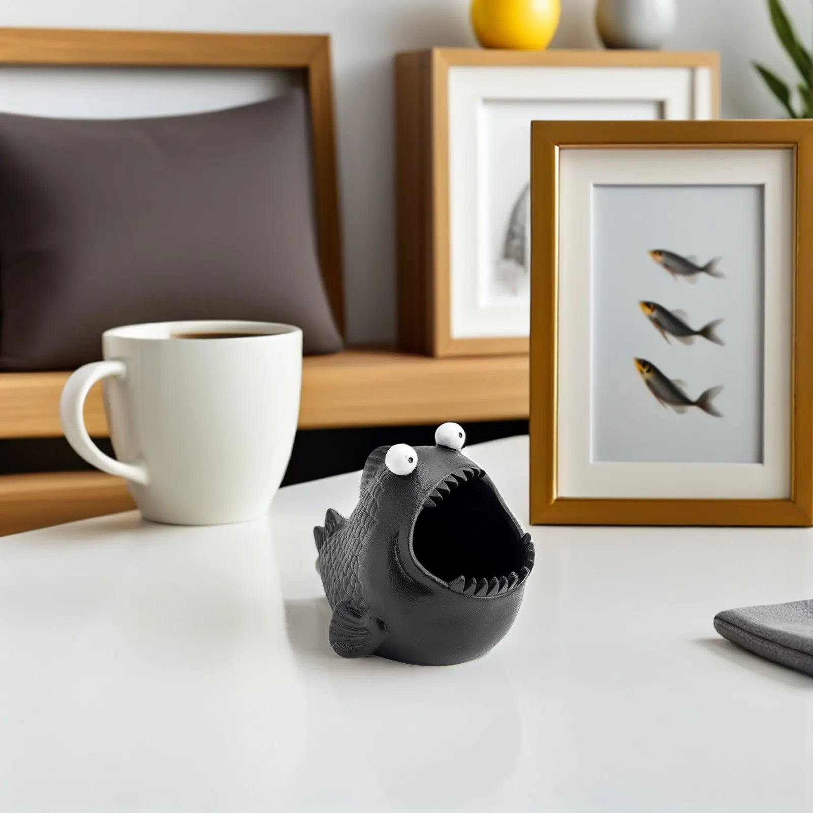 Household Ashtray Ornament Piranha Shape Cigarette Supplies Ceramic Crafts Black Holder
Household Ashtray Ornament Piranha Shape Cigarette Supplies Ceramic Crafts Black Holder