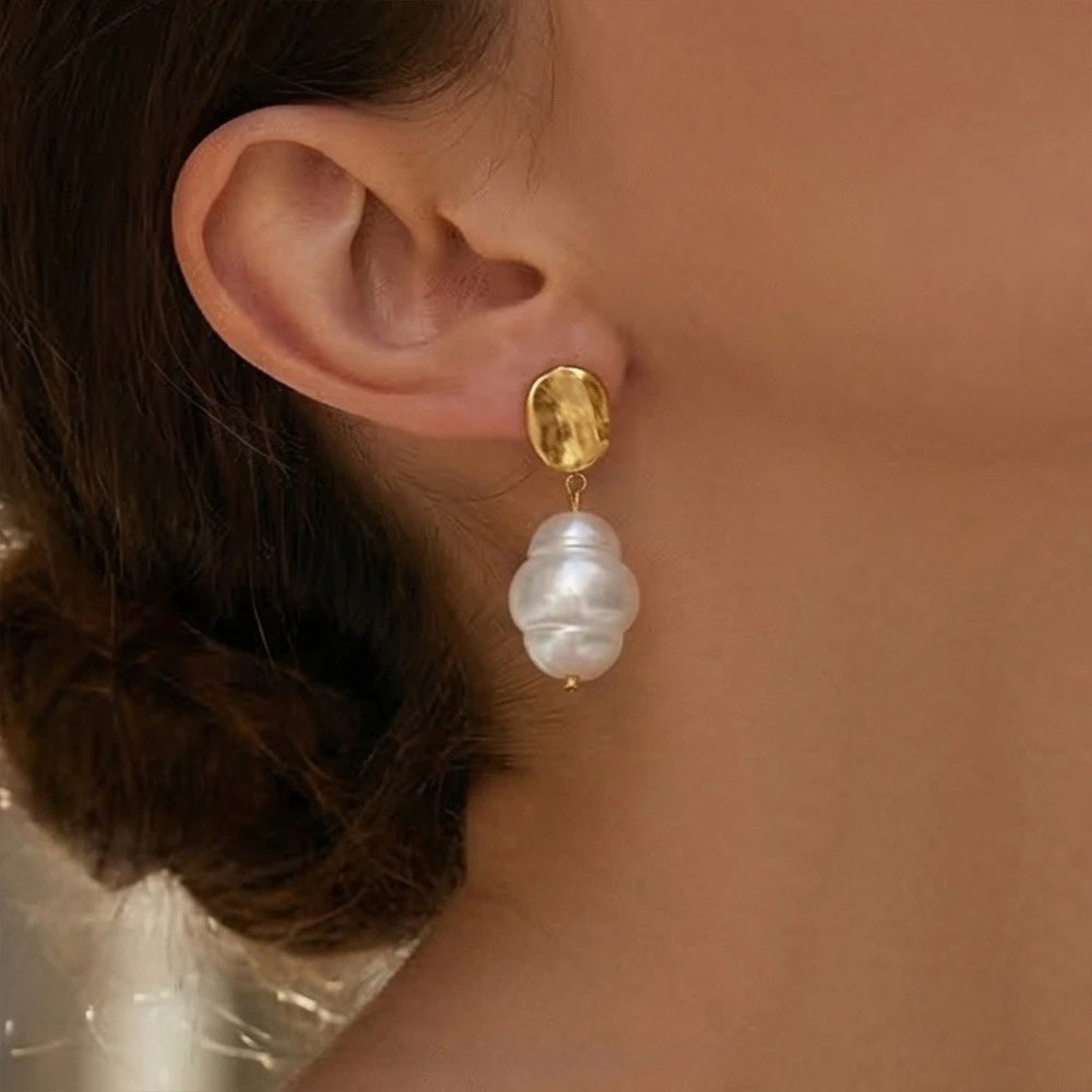 Baroque Shaped Imitation Pearl Pendant Stainless Steel Earrings PVD Plated Exquisite Temperament Fashionable Earrings for Women
Baroque Shaped Imitation Pearl Pendant Stainless Steel Earrings PVD Plated Exquisite Temperament Fashionable Earrings for Women