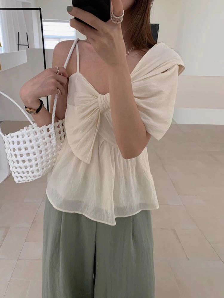 Clothland Women Sweet Bow Tie Camis Asymmetrical Collar One Strap Bow Tie Shirt Summer Chic Female Tops Mujer WA359
Clothland Women Sweet Bow Tie Camis Asymmetrical Collar One Strap Bow Tie Shirt Summer Chic Female Tops Mujer WA359