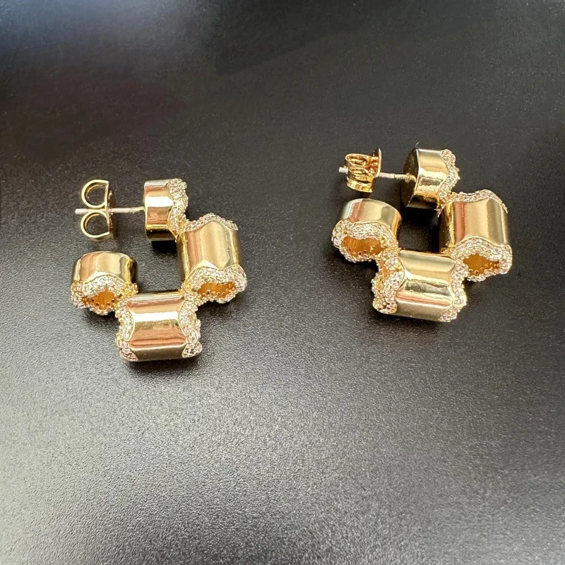 Australian Light Luxury Heavy Industry Brass Hand-inlaid Full Diamond Geometric Ring Splicing Warp Earrings
Australian Light Luxury Heavy Industry Brass Hand-inlaid Full Diamond Geometric Ring Splicing Warp Earrings