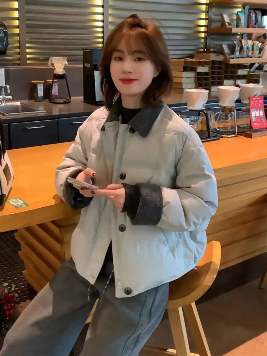 Women's Short Puffer Jacket White Duck down Thickened Warm Collar Stand Winter 2026 New Korean Style Small Size Coat
Women's Short Puffer Jacket White Duck down Thickened Warm Collar Stand Winter 2026 New Korean Style Small Size Coat