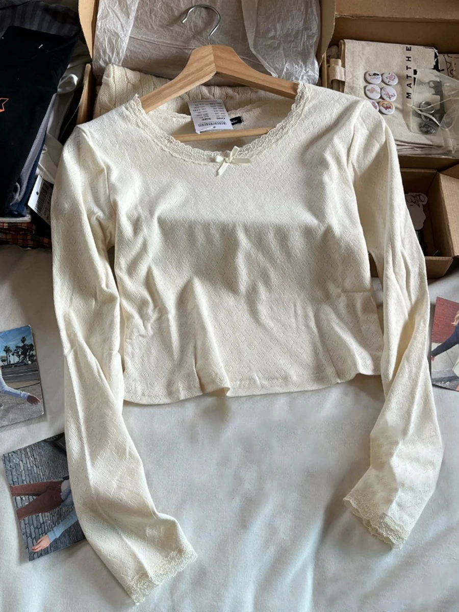 Heart Eyelet Sweet Long Sleeve Crop Tops Woman Beige Bow Lace Trim Round Neck Slim T-shirt Spring Casual Cute Cotton Y2k Tshirt
Heart Eyelet Sweet Long Sleeve Crop Tops Woman Beige Bow Lace Trim Round Neck Slim T-shirt Spring Casual Cute Cotton Y2k Tshirt