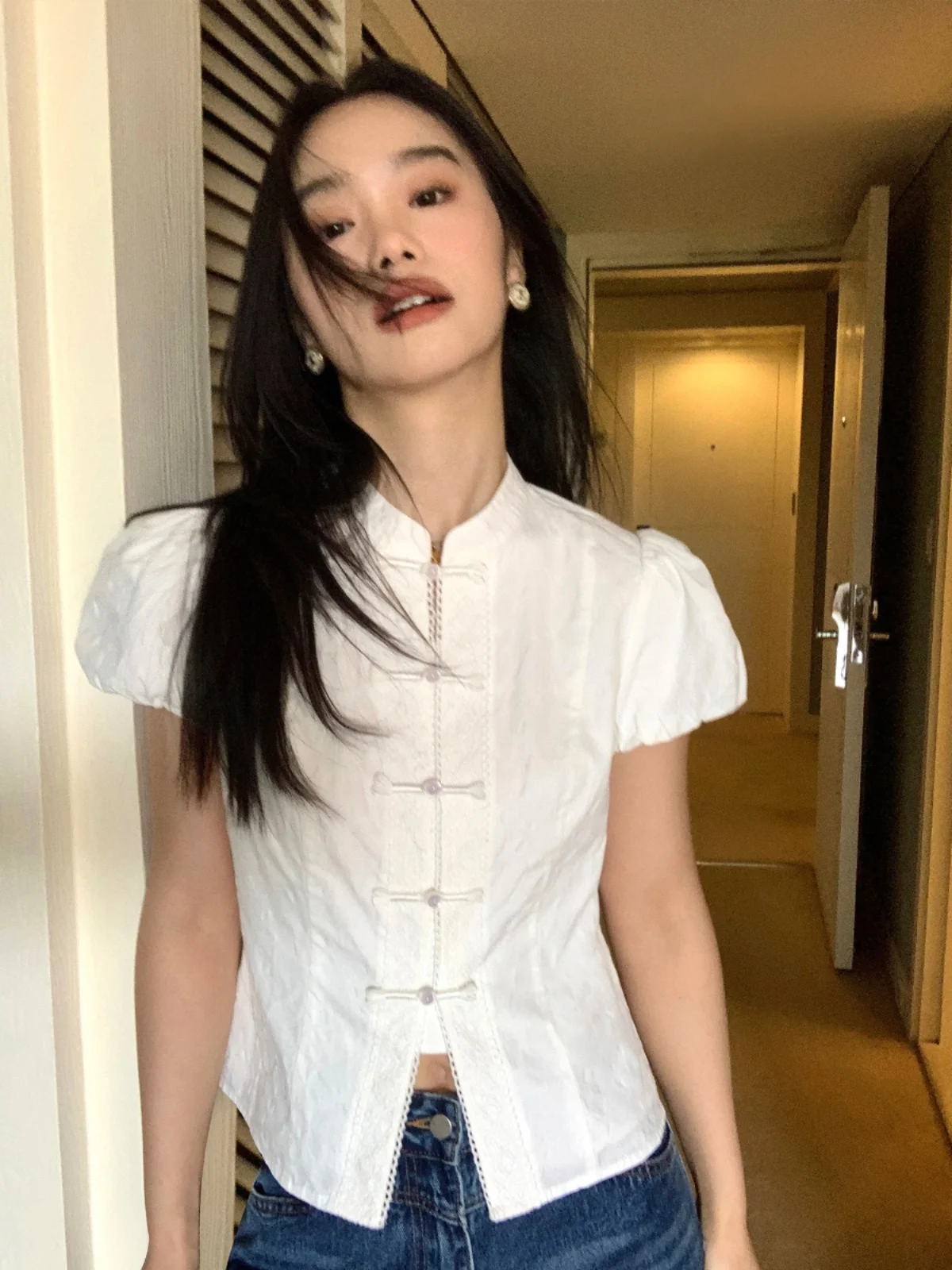 Женская летняя блузка Pusumede в китайском стиле с короткими рукавами-фонариками, на пуговицах, в национальном стиле, модный дизайн
Женская летняя блузка Pusumede в китайском стиле с короткими рукавами-фонариками, на пуговицах, в национальном стиле, модный дизайн