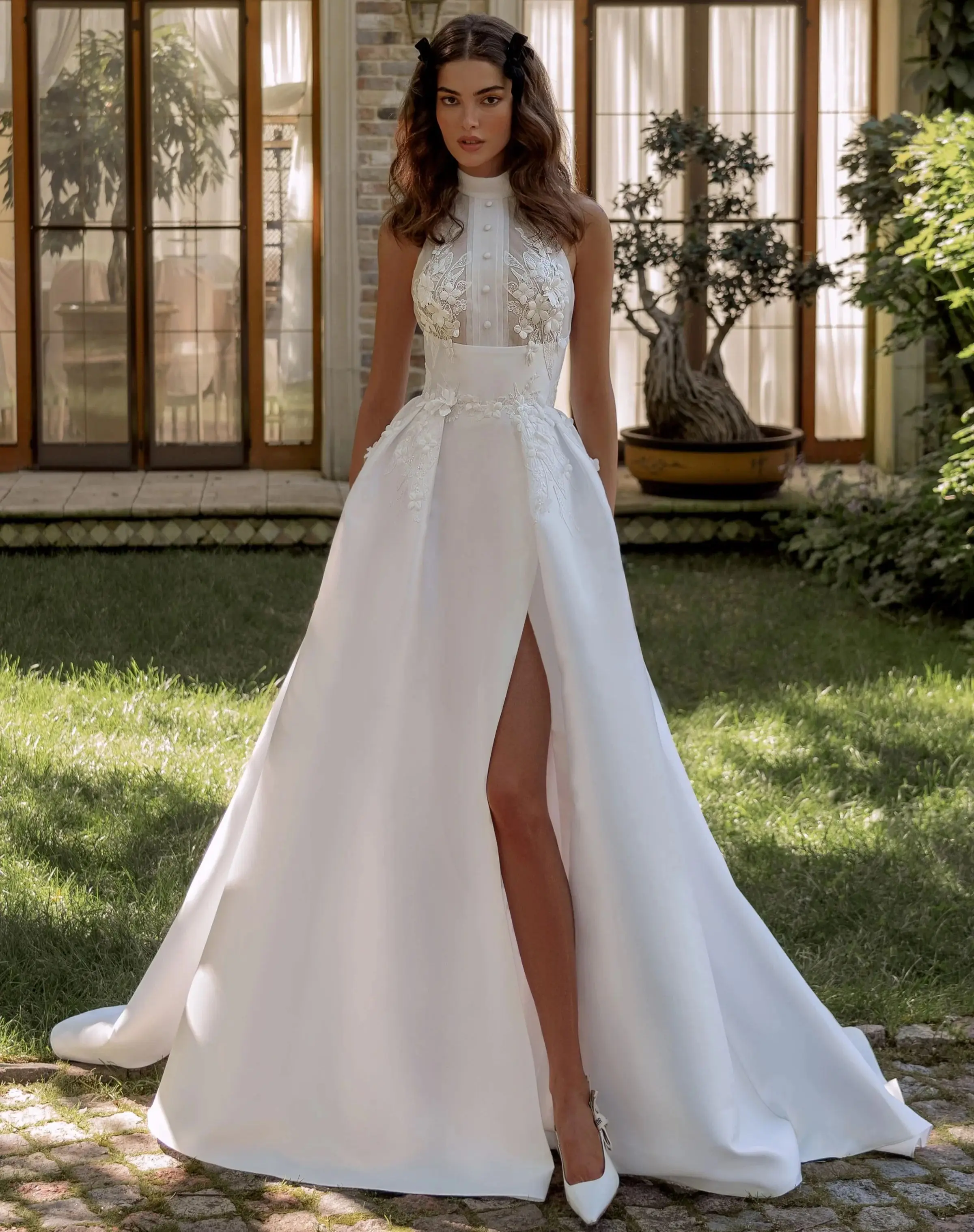 Vintage White A Line Wedding Dresses Halter Lace Sleeveless Satin Bridal Gowns Sexy Side Split Customized Vestidos De Mariee
Vintage White A Line Wedding Dresses Halter Lace Sleeveless Satin Bridal Gowns Sexy Side Split Customized Vestidos De Mariee