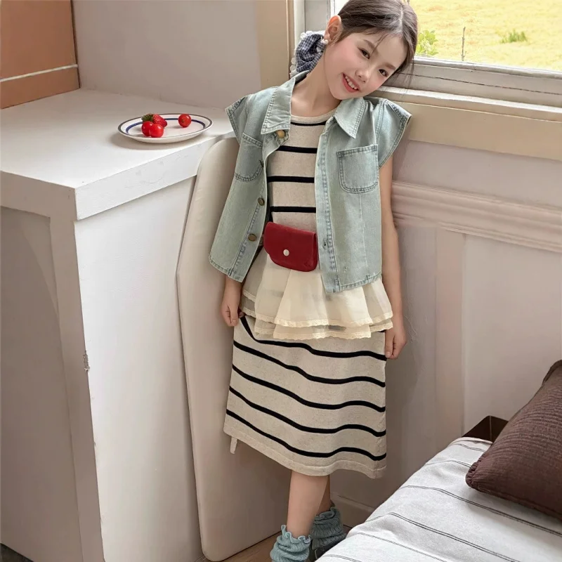 Girls' Summer Dress2026New Korean-style summer outfit for girls: children's vest and dress two-piece set
Girls' Summer Dress2026New Korean-style summer outfit for girls: children's vest and dress two-piece set