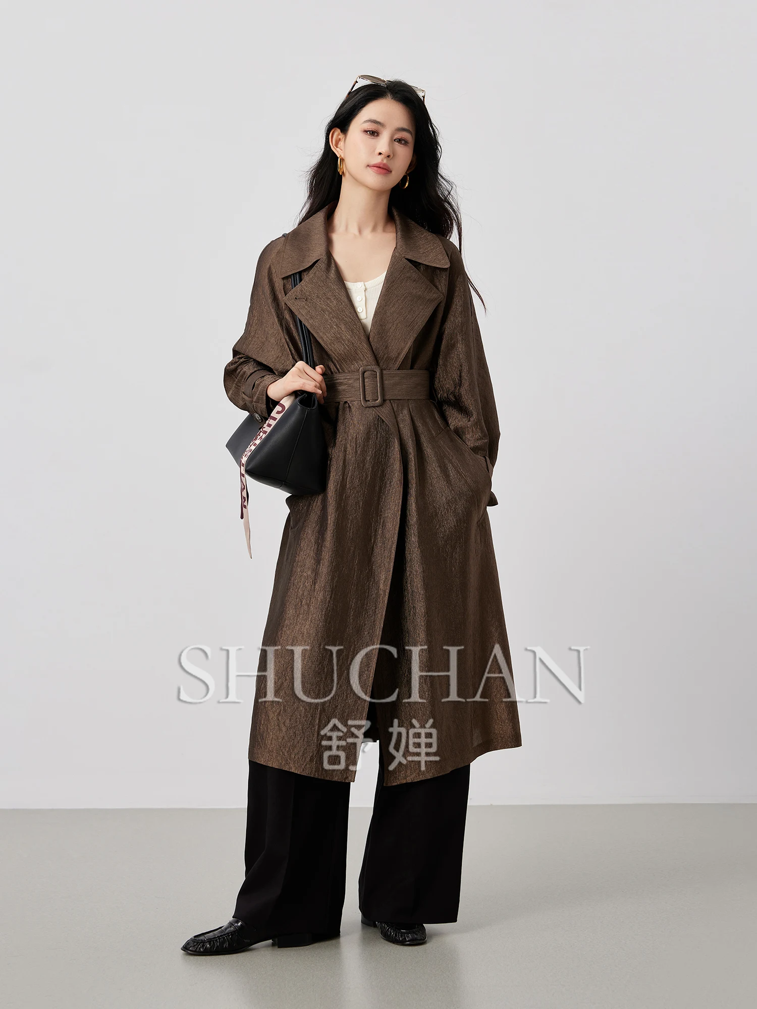 Streamer Acetic Acid Material Lace-up Waist Silhouette Long Trench Coat 25 Autumn Casacos De Inverno Feminino
Streamer Acetic Acid Material Lace-up Waist Silhouette Long Trench Coat 25 Autumn Casacos De Inverno Feminino