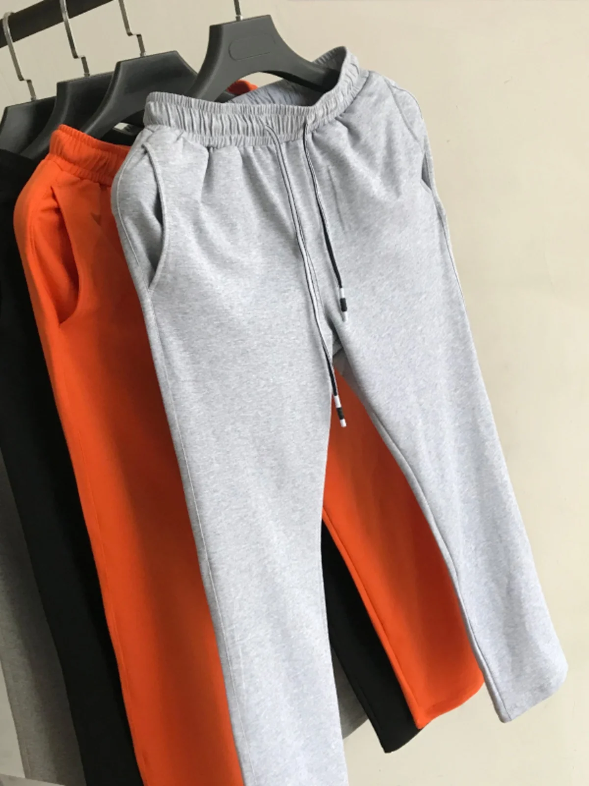 Вязаные повседневные брюки унисекс для бега и спорта, длинные спортивные штаны на все сезоны, прямые джинсы для пар
Вязаные повседневные брюки унисекс для бега и спорта, длинные спортивные штаны на все сезоны, прямые джинсы для пар