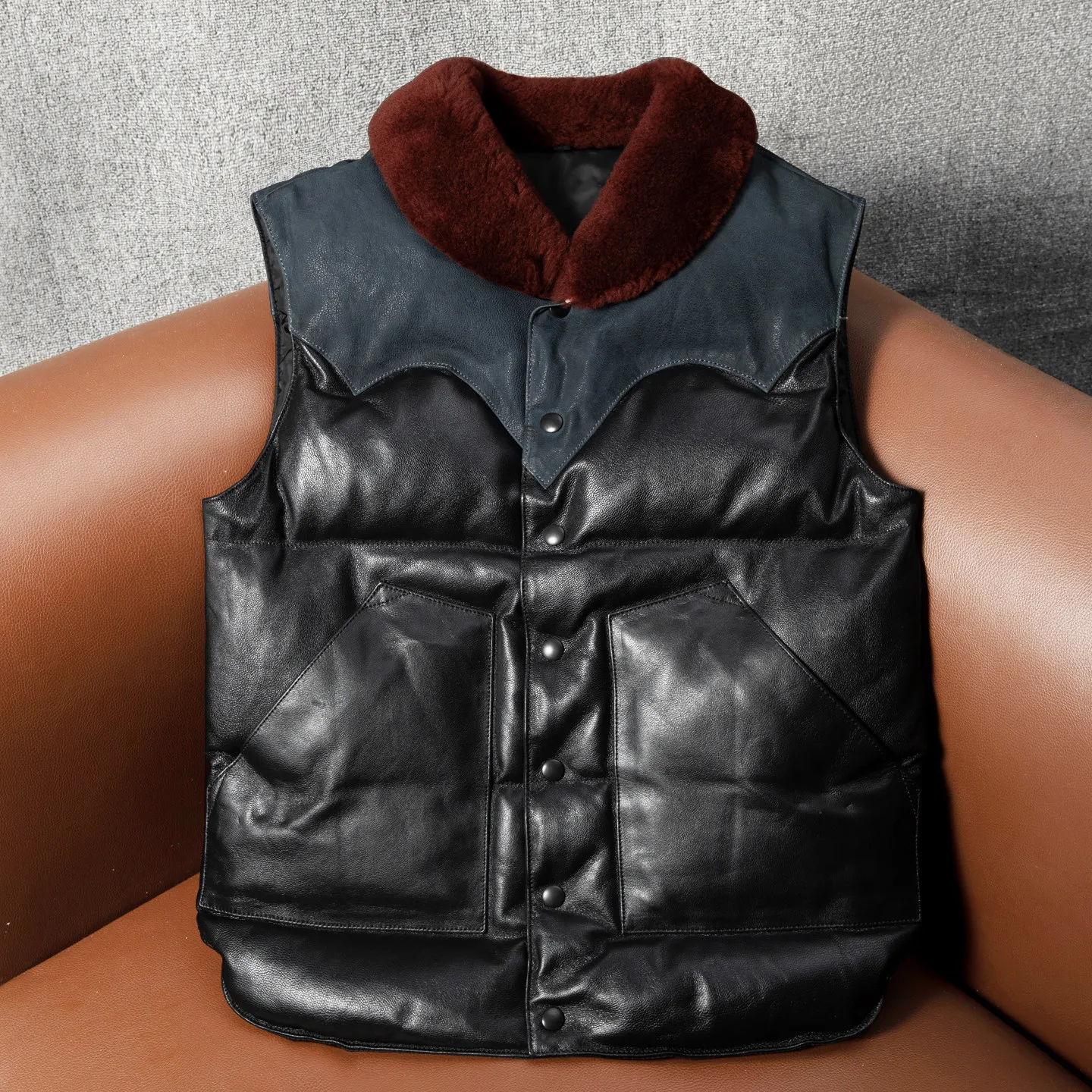 The first layer of goatskin thickened down 240g genuine leather down jacket vest
The first layer of goatskin thickened down 240g genuine leather down jacket vest
