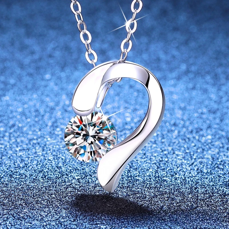 Original Mozambique Stone Necklace Platinum PT95018k Gold Pendant Love Design Mozambique Stone Light Luxury Clavicle Chain
Original Mozambique Stone Necklace Platinum PT95018k Gold Pendant Love Design Mozambique Stone Light Luxury Clavicle Chain