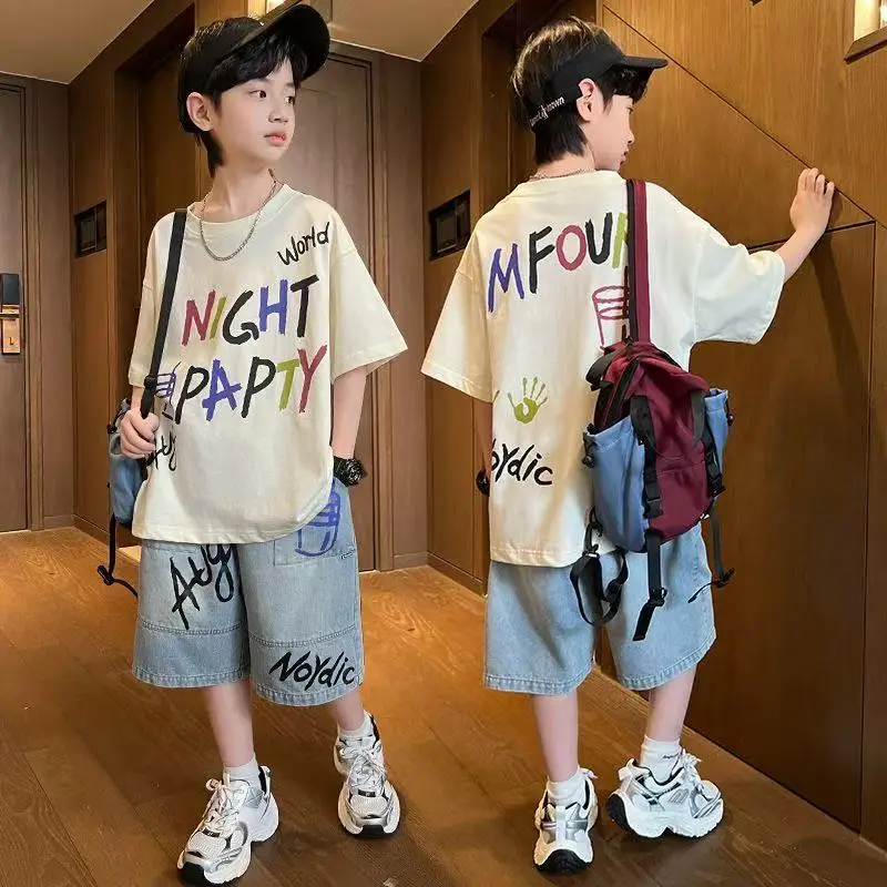 Boys Summer Set New Mid to Large Childrens Letter Short Sleeve+Cowboy Shorts Two Piece Set Handsome and Fashionable for Children
Boys Summer Set New Mid to Large Childrens Letter Short Sleeve+Cowboy Shorts Two Piece Set Handsome and Fashionable for Children