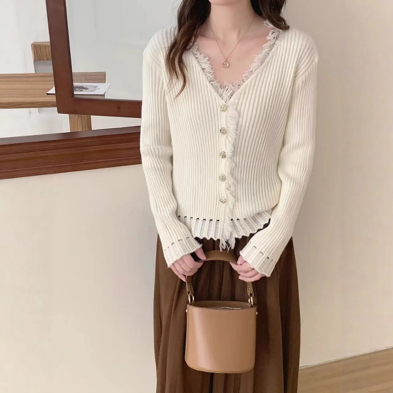 Women's Fashion Pure Color Versatile Cardigan Spring Autumn 2025 New V-Neck Tassel Long Sleeve Knitted Sweater Korean Style
Women's Fashion Pure Color Versatile Cardigan Spring Autumn 2025 New V-Neck Tassel Long Sleeve Knitted Sweater Korean Style