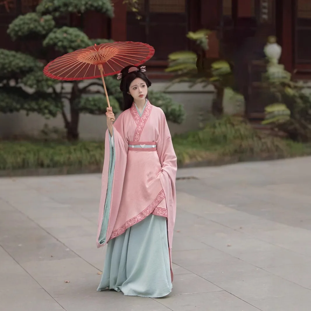 Yun, осенне-зимний стиль, одежда Wei Han, Южные Северные Династии, верхняя талия, сломанная юбка, плащ, атмосфера, сплошной цвет
Yun, осенне-зимний стиль, одежда Wei Han, Южные Северные Династии, верхняя талия, сломанная юбка, плащ, атмосфера, сплошной цвет