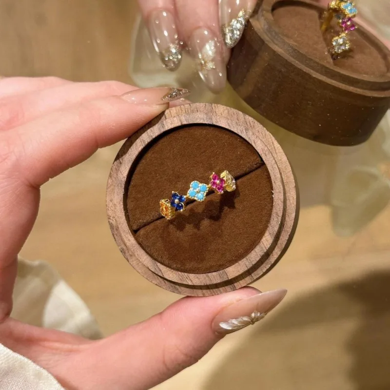 Dopamine Rainbow Four-leaf Flower Ring Exquisite Small Zircon Jewelry Versatile Light Luxury High-end Jewelry Temperament
Dopamine Rainbow Four-leaf Flower Ring Exquisite Small Zircon Jewelry Versatile Light Luxury High-end Jewelry Temperament