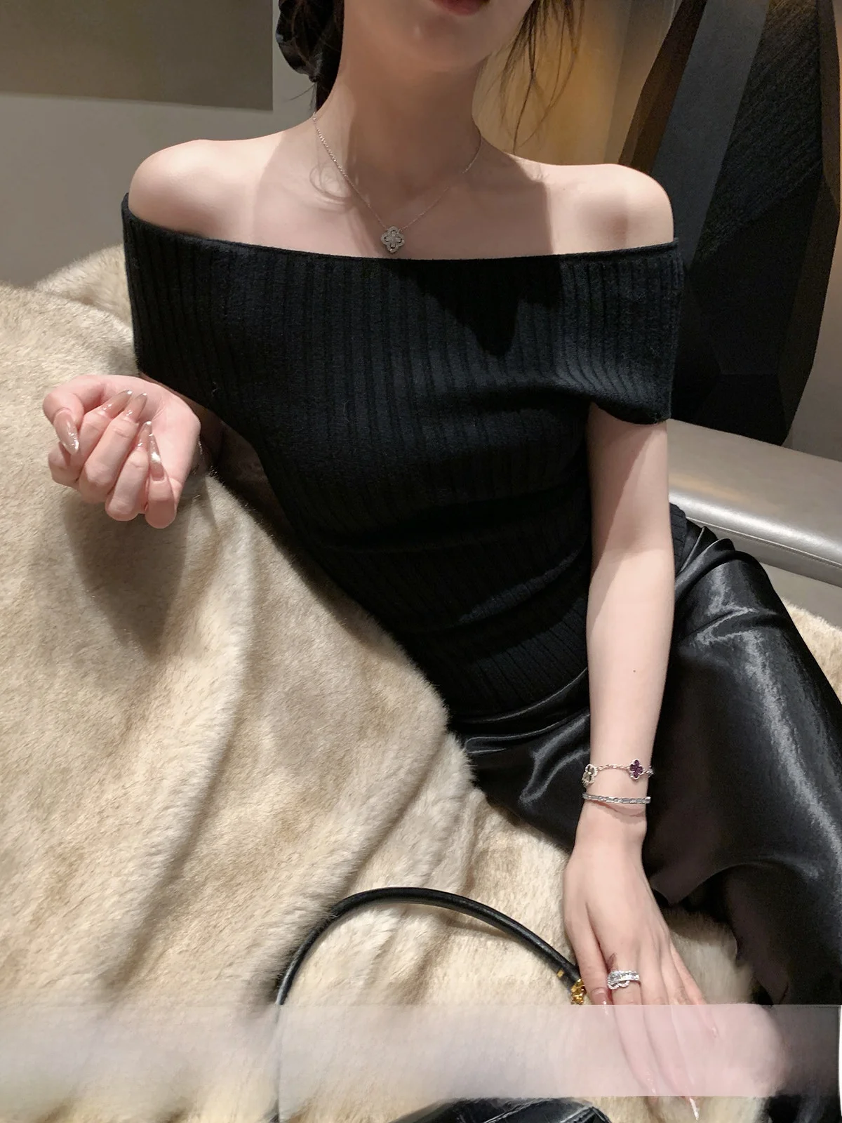 Вязаный свитер YOLI Zhang Yuli Bla-oulder для женщин, приталенный, летний, в корейском стиле, с длинными рукавами
Вязаный свитер YOLI Zhang Yuli Bla-oulder для женщин, приталенный, летний, в корейском стиле, с длинными рукавами