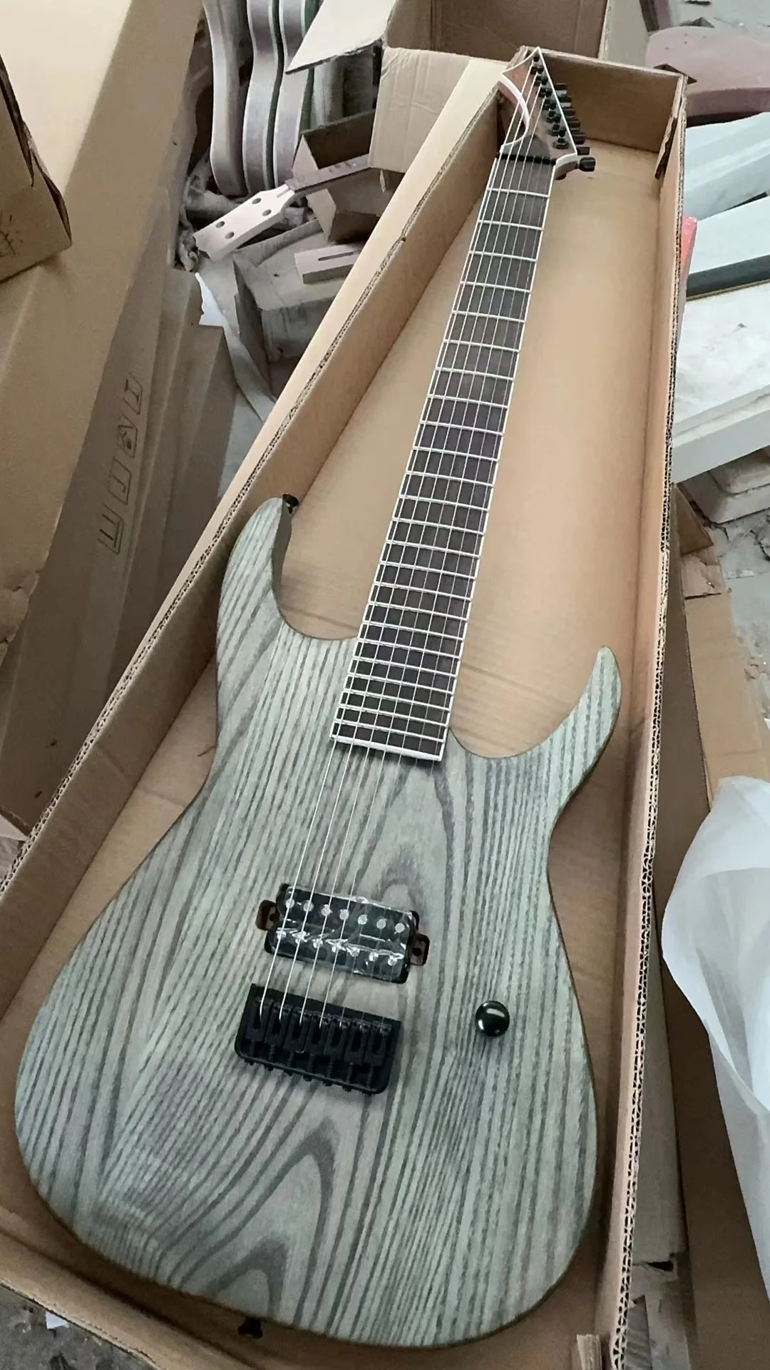 Factory Direct Sales Of 7-String Wooden Colored Electric Guitars For Free Delivery
Factory Direct Sales Of 7-String Wooden Colored Electric Guitars For Free Delivery