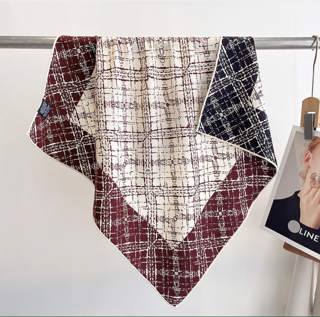 70% Wool 30% Silk Women's Plaid Scarf Luxury Winter Man Scarf Vintage Elegant Checkered Wool and Silk Scarf Ladies Accessories
70% Wool 30% Silk Women's Plaid Scarf Luxury Winter Man Scarf Vintage Elegant Checkered Wool and Silk Scarf Ladies Accessories