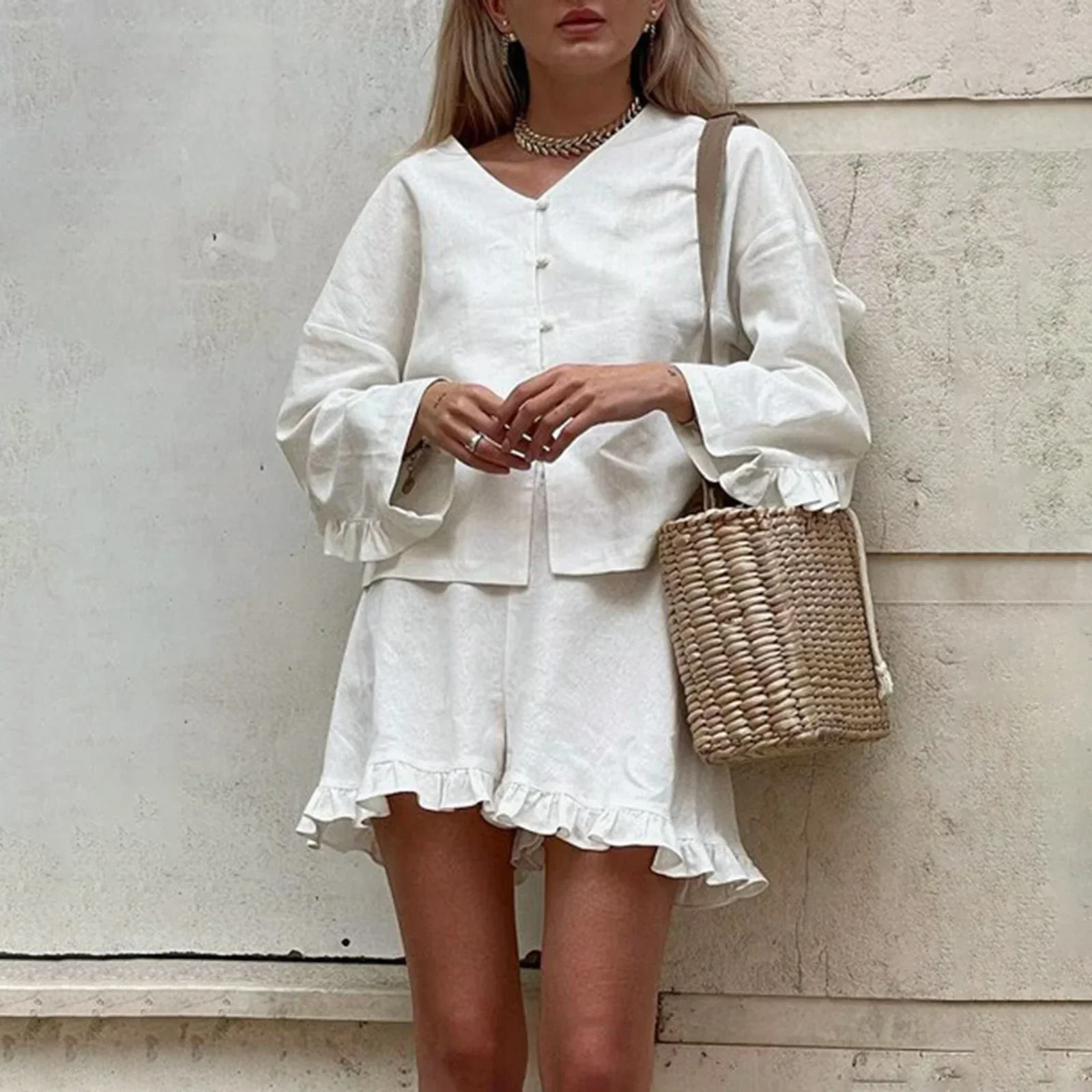 Fall Women's Fashion 2 Piece Outfit Solid Color V Neck Long Sleeve Tops Elastic Waist Ruffle Shorts Casual Set
Fall Women's Fashion 2 Piece Outfit Solid Color V Neck Long Sleeve Tops Elastic Waist Ruffle Shorts Casual Set