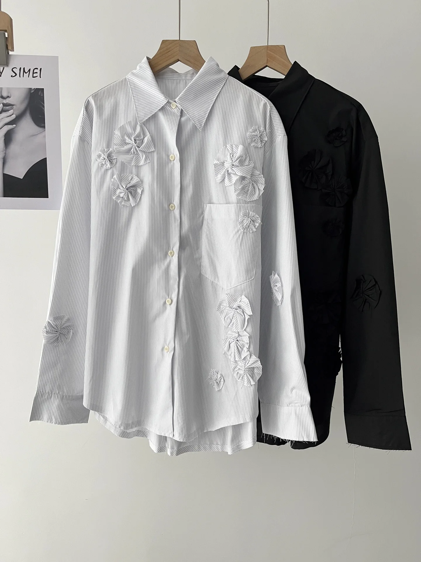 Spring and summer three-dimensional flower decoration loose version design cotton shirt women 092-0514
Spring and summer three-dimensional flower decoration loose version design cotton shirt women 092-0514