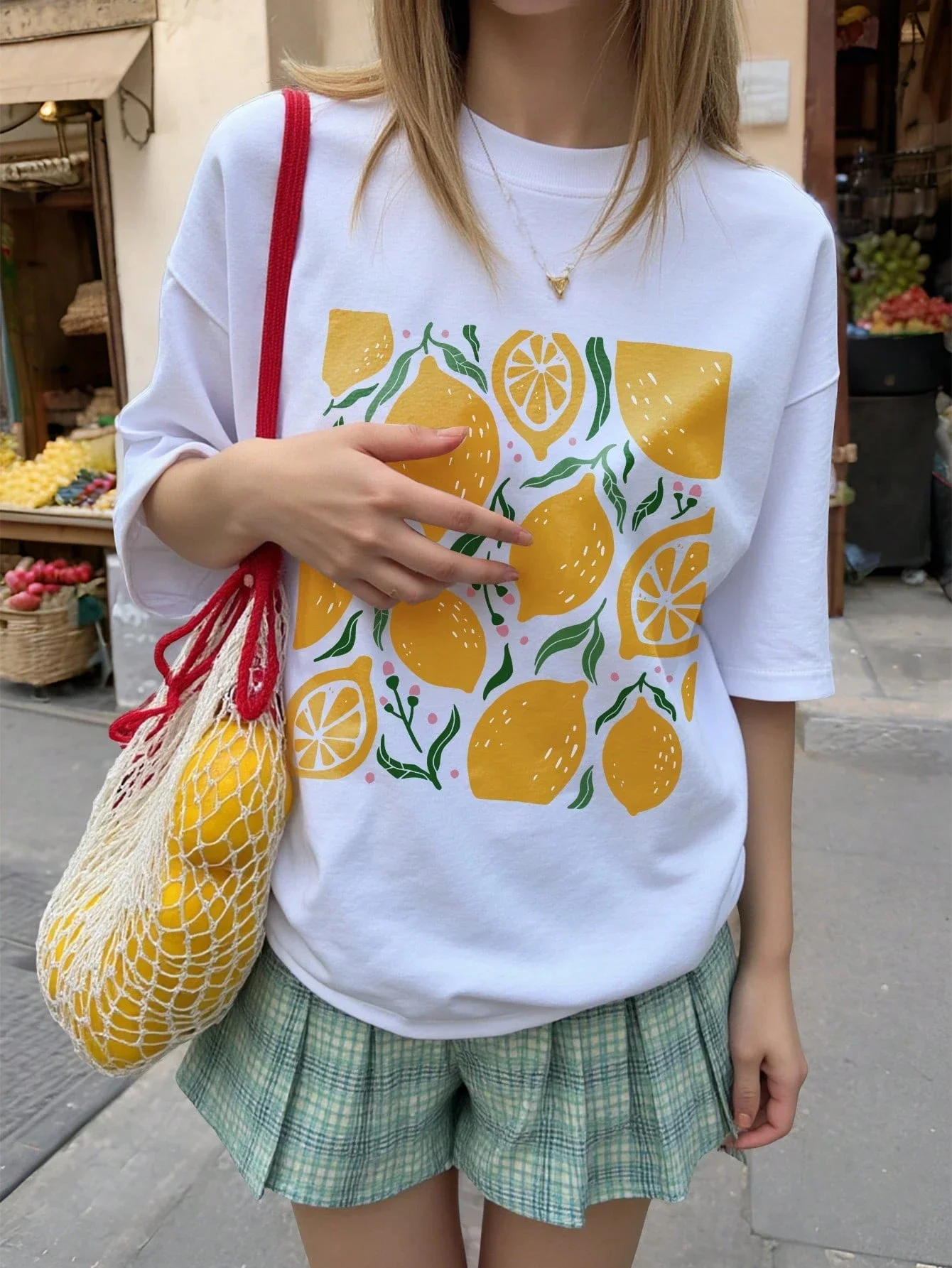 Summer American Y2k Creative Lemon Fruit Illustration Print Women's T-shirt New Streetwear Loose Casual Half-sleeved Top
Summer American Y2k Creative Lemon Fruit Illustration Print Women's T-shirt New Streetwear Loose Casual Half-sleeved Top