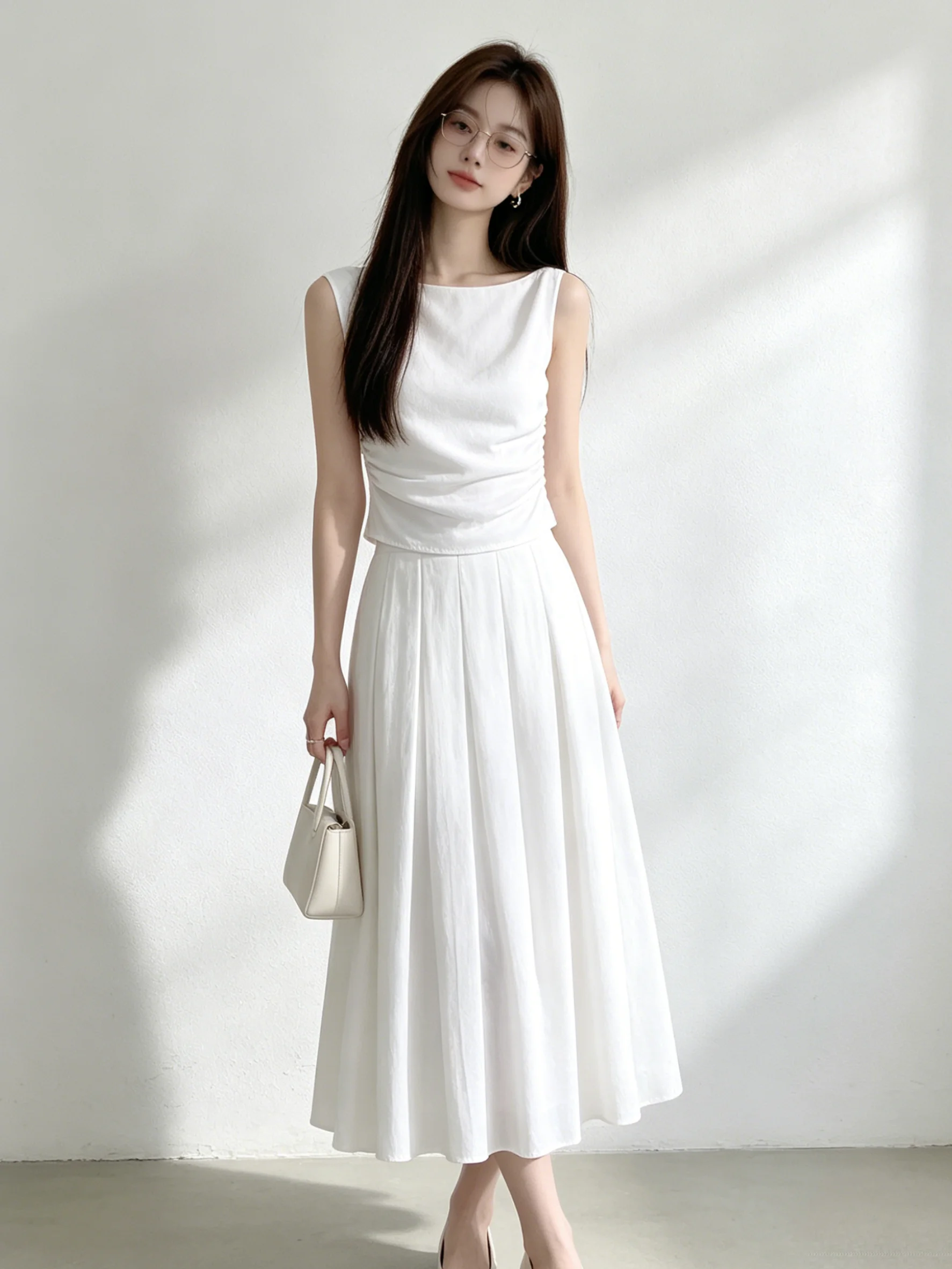 Chic Ageless Sleeveless Asymmetrical Shoulder High Waist Pleated Skirt Two-Piece Set Summer Fashion Slimming Top Bottom Ensemble
Chic Ageless Sleeveless Asymmetrical Shoulder High Waist Pleated Skirt Two-Piece Set Summer Fashion Slimming Top Bottom Ensemble