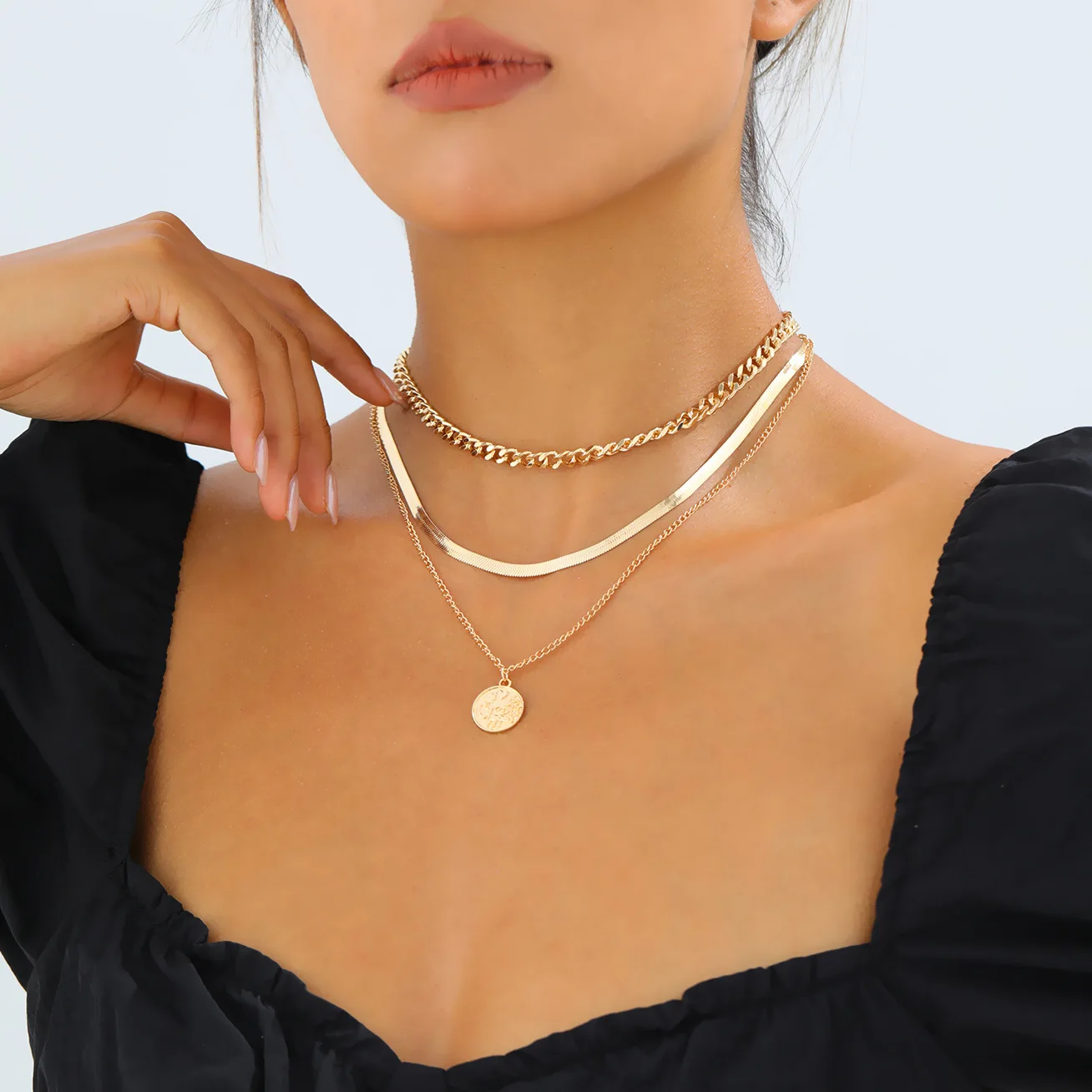 European and American cross-border jewelry, fashionable versatile round pendant necklace women, simple personality multi-layer round bead chain necklace
European and American cross-border jewelry, fashionable versatile round pendant necklace women, simple personality multi-layer round bead chain necklace