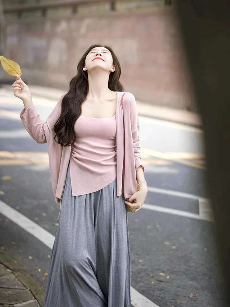Fashionable Pink Vest Cardigan And Skirt Set for plus Size Women Autumn 2024 High Waist Loose Fit Long Sleeve round Neck
Fashionable Pink Vest Cardigan And Skirt Set for plus Size Women Autumn 2024 High Waist Loose Fit Long Sleeve round Neck