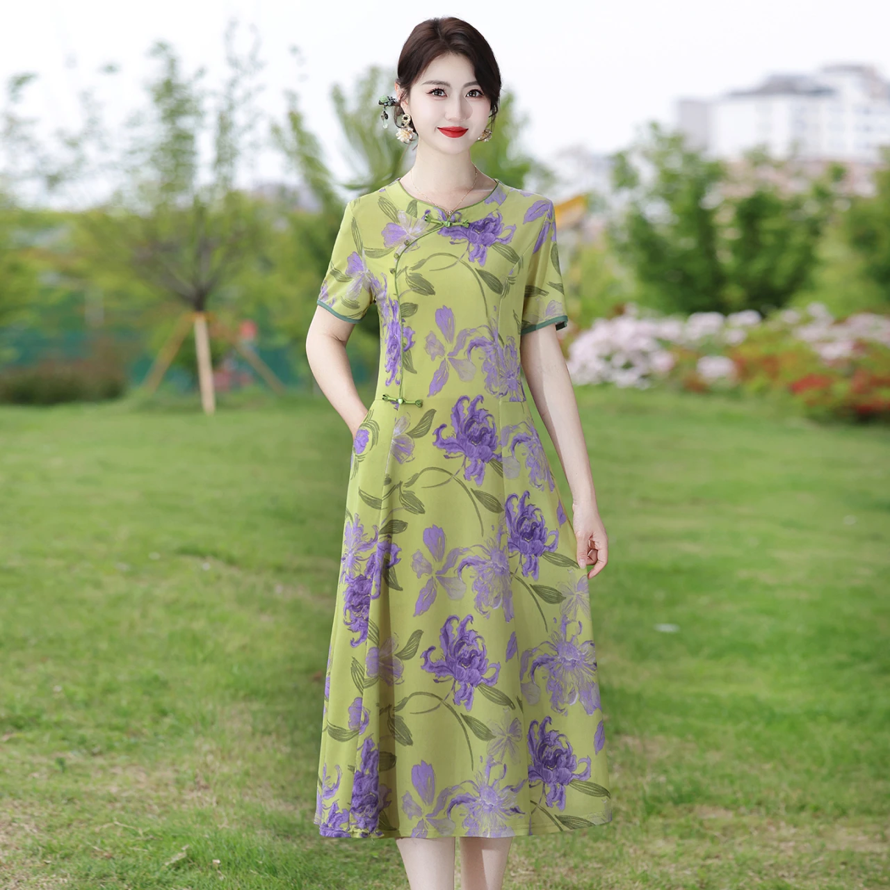 Women's Floral Midi Dress Short Sleeve A-Line Dress with Pockets Lightweight Summer Casual Dress Work Vacation Party Plus Size
Women's Floral Midi Dress Short Sleeve A-Line Dress with Pockets Lightweight Summer Casual Dress Work Vacation Party Plus Size