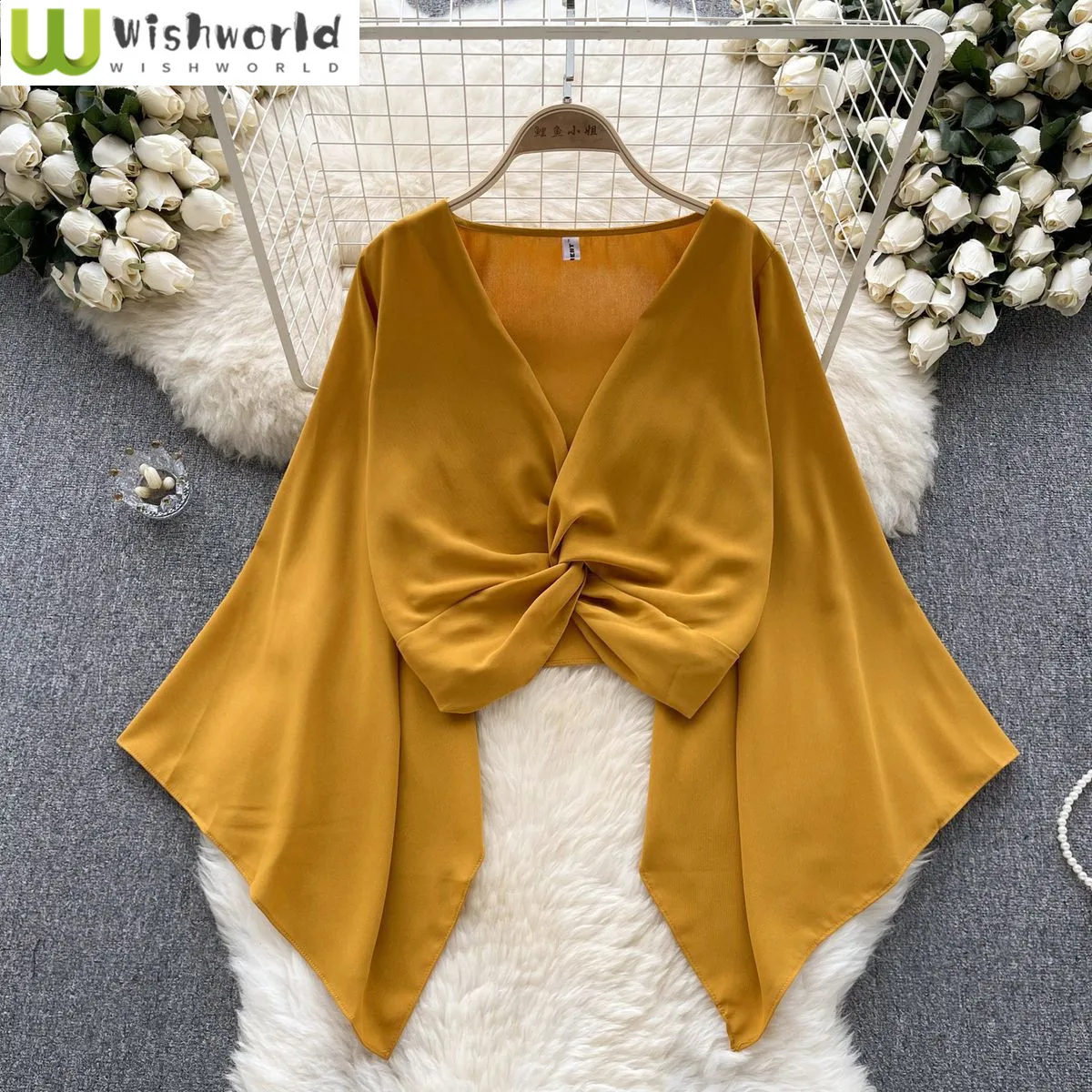 Spring and Summer New Korean Version V-neck Flared Long Sleeved Shirt for Women French Style Short Chiffon Top
Spring and Summer New Korean Version V-neck Flared Long Sleeved Shirt for Women French Style Short Chiffon Top