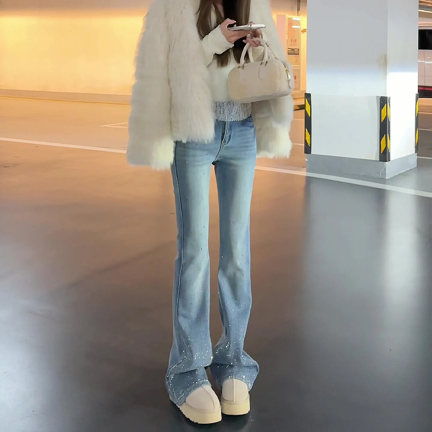 Light Blue Fashionable Rhinestone Embellished Flared Jeans for Women, 2026 Spring New High-Waisted Slim-Fit Bootcut Pants
Light Blue Fashionable Rhinestone Embellished Flared Jeans for Women, 2026 Spring New High-Waisted Slim-Fit Bootcut Pants