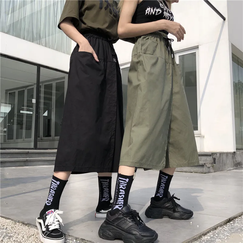 Unisex BF Wind Y2K Chic Yamamoto Style Men Skirts Pants Summer Cargo Chic Unique Streetwear Ins Ulzzang Elastic Waist Trousers
Unisex BF Wind Y2K Chic Yamamoto Style Men Skirts Pants Summer Cargo Chic Unique Streetwear Ins Ulzzang Elastic Waist Trousers