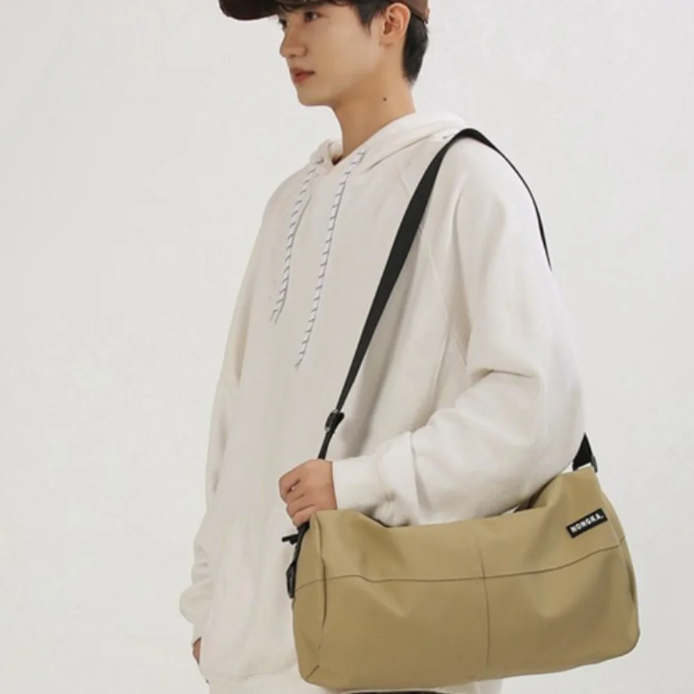 Causal Sports Shoulder Bag Large Capacity Solid Color Nylon Cloth Shoulder Bag Leisure Lightweight Cylinder Messenger Bag Travel
Causal Sports Shoulder Bag Large Capacity Solid Color Nylon Cloth Shoulder Bag Leisure Lightweight Cylinder Messenger Bag Travel