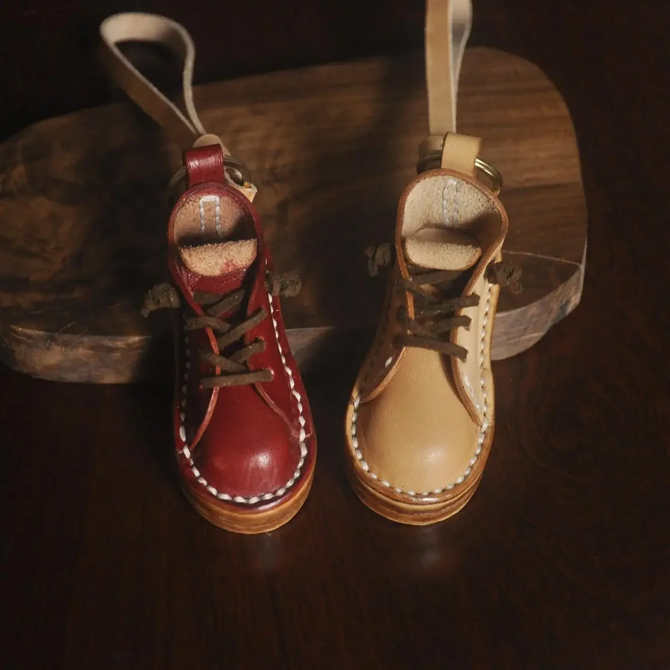 Real Sheepskin Vegetable Tanned Cowhide Chartered Car Pendant Keychain Mini Retro Tooling Small Leather Shoes Couple
Real Sheepskin Vegetable Tanned Cowhide Chartered Car Pendant Keychain Mini Retro Tooling Small Leather Shoes Couple