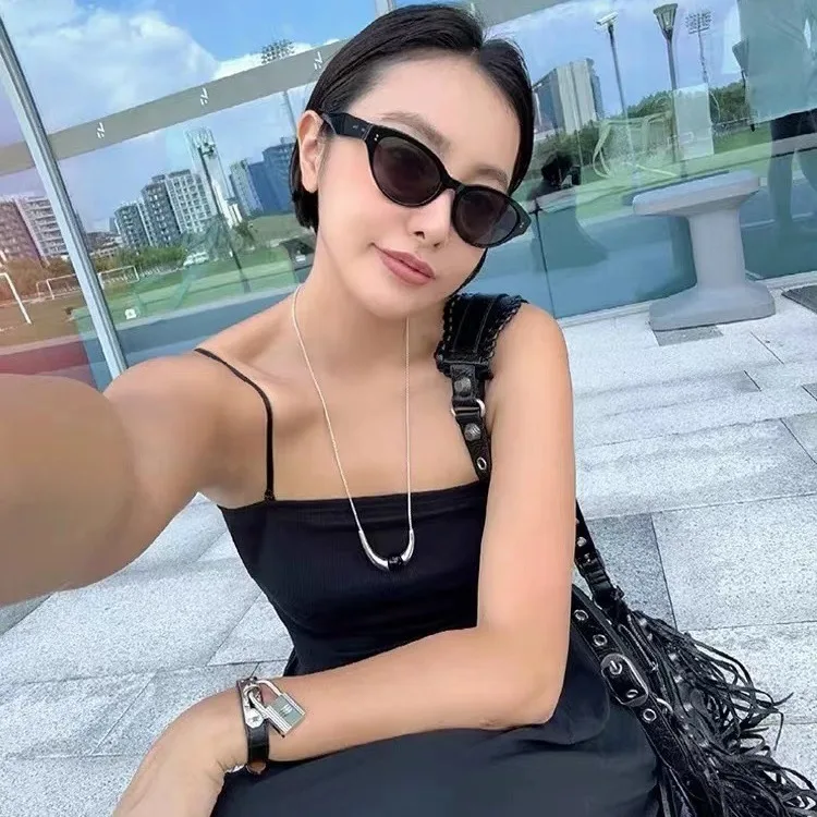 2026 New Black Round Agate Cow Horn-shaped Necklace For Women Light Luxury And Niche Design Long-style Sweater Chain
2026 New Black Round Agate Cow Horn-shaped Necklace For Women Light Luxury And Niche Design Long-style Sweater Chain