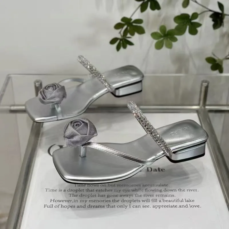 Luxury Crystal Women Slippers Flower Square Toe Heeled Shoes Party New Sandals 2025 Summer Dress Clip Toe Pumps Mujer Zapatillas
Luxury Crystal Women Slippers Flower Square Toe Heeled Shoes Party New Sandals 2025 Summer Dress Clip Toe Pumps Mujer Zapatillas