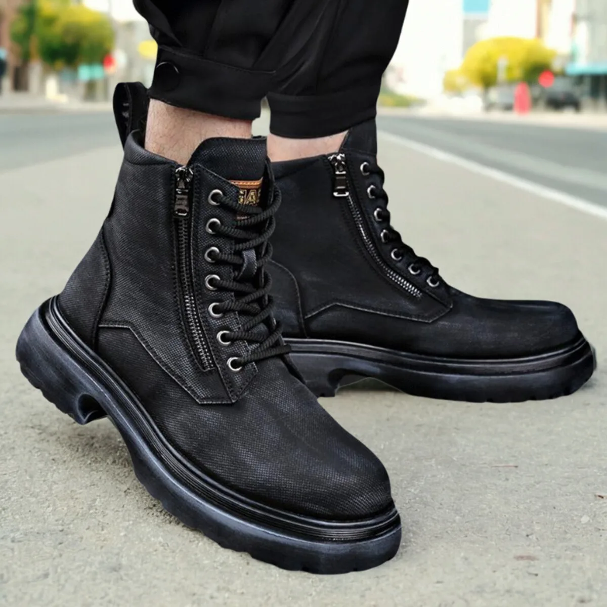 Chelsea boots for men made of genuine leather with American fleece anti slip British style side thick soled motorcycle winter
Chelsea boots for men made of genuine leather with American fleece anti slip British style side thick soled motorcycle winter